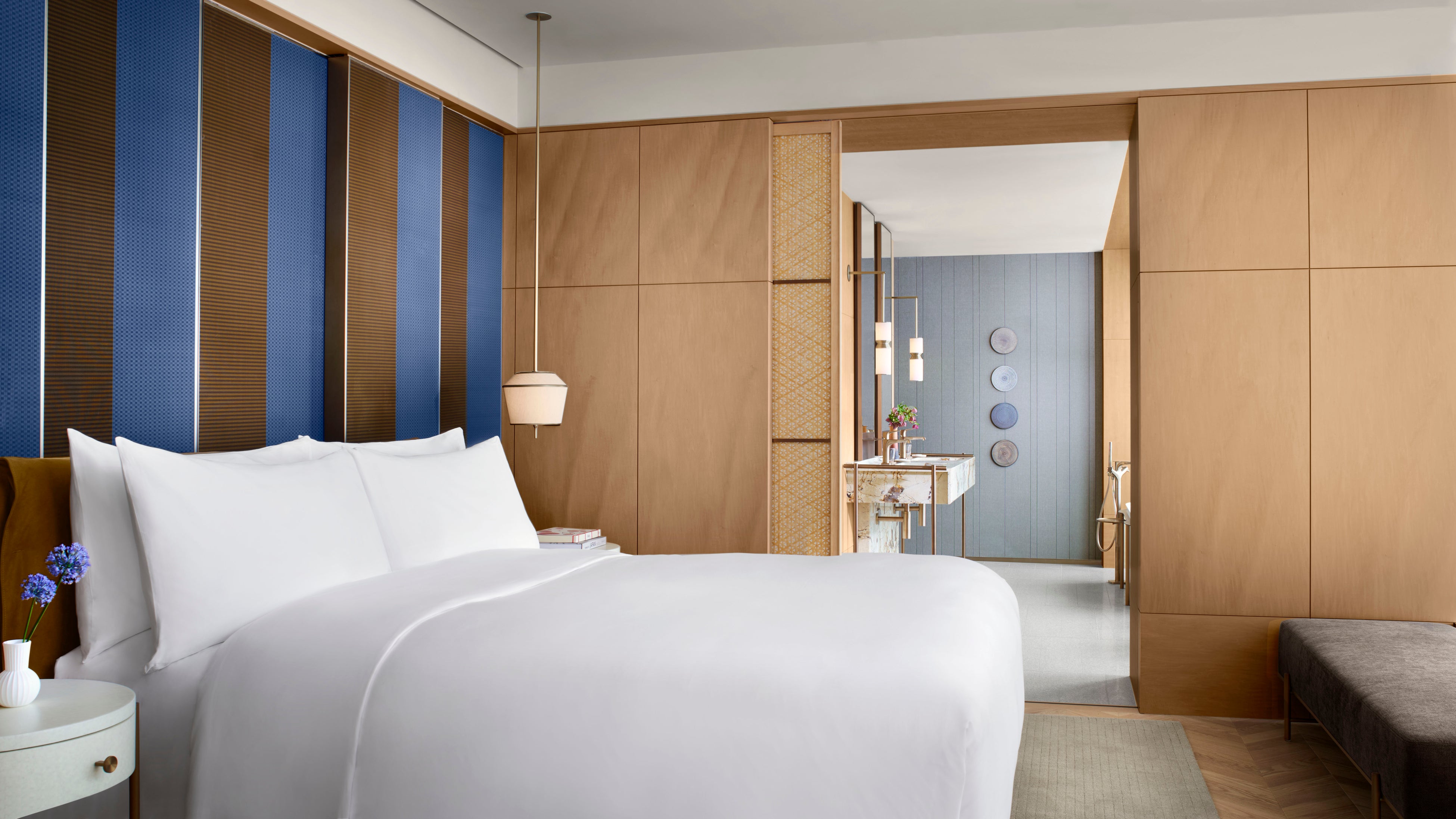 博多織の内装に採用（プレミアムスイート）