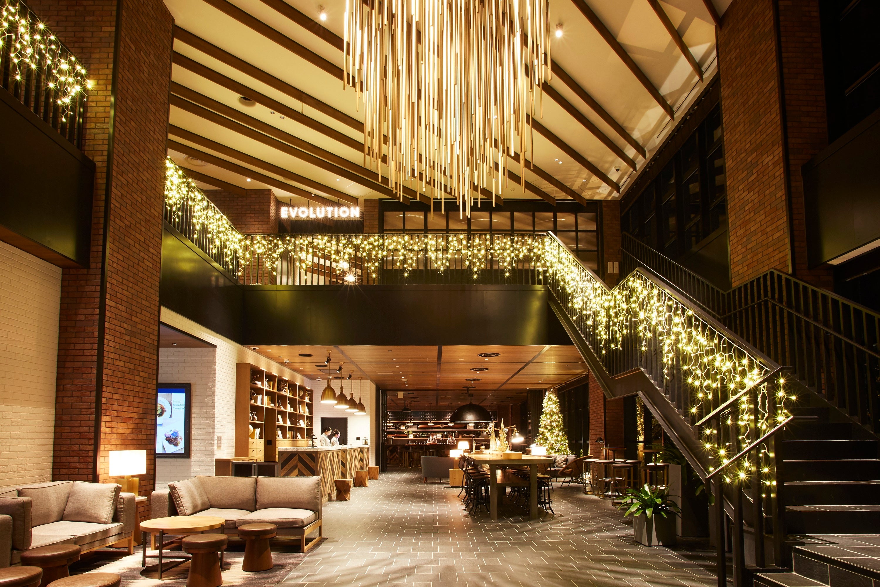 クリスマス期間中は、ホテルロビーもクリスマスの装飾やイルミネーションでクリスマスの華やかな雰囲気を演出