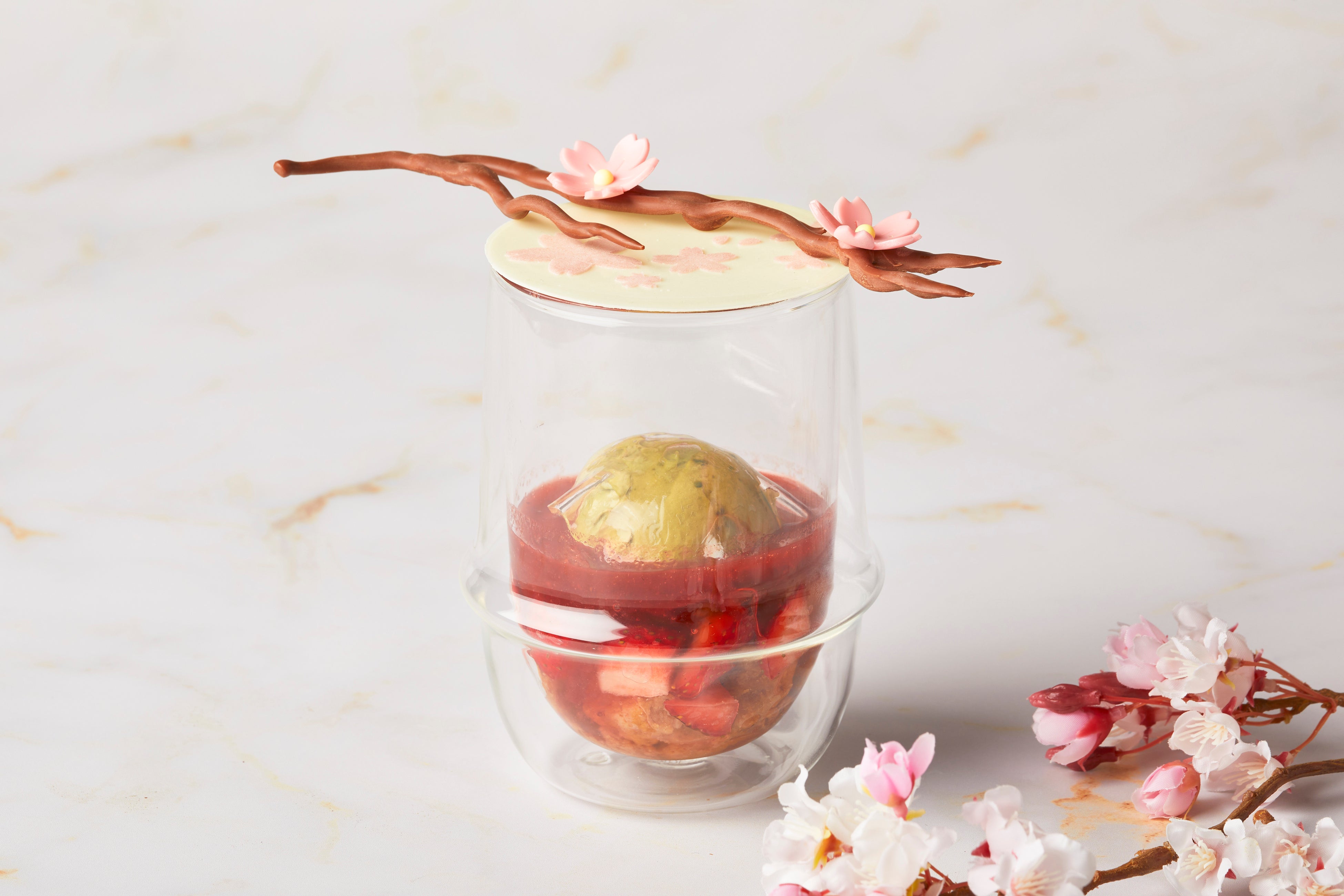 アフタヌーンティー週末限定「桜スプリングパフェ」