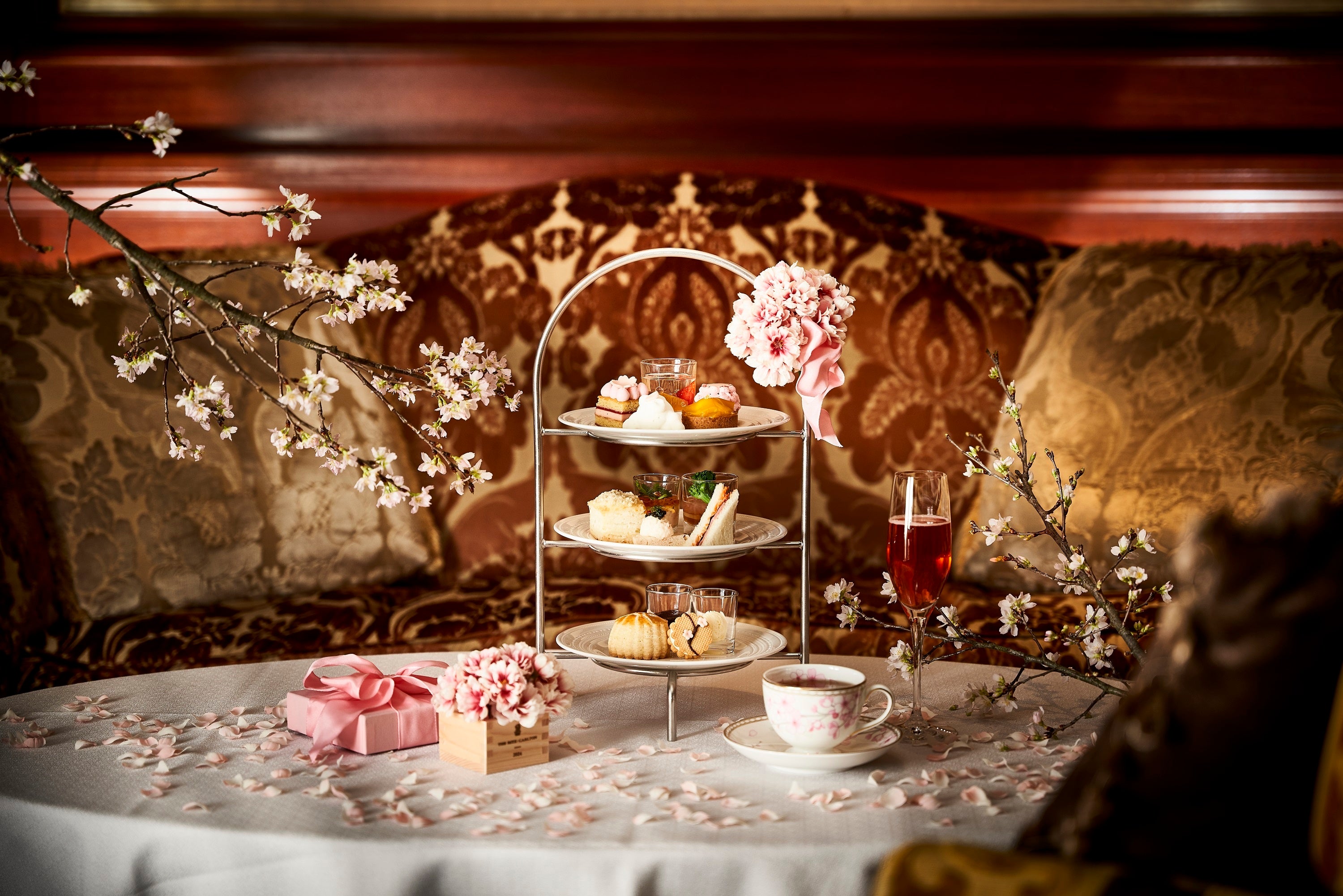 １階「ザ・ロビーラウンジ」「桜アフタヌーンティー」