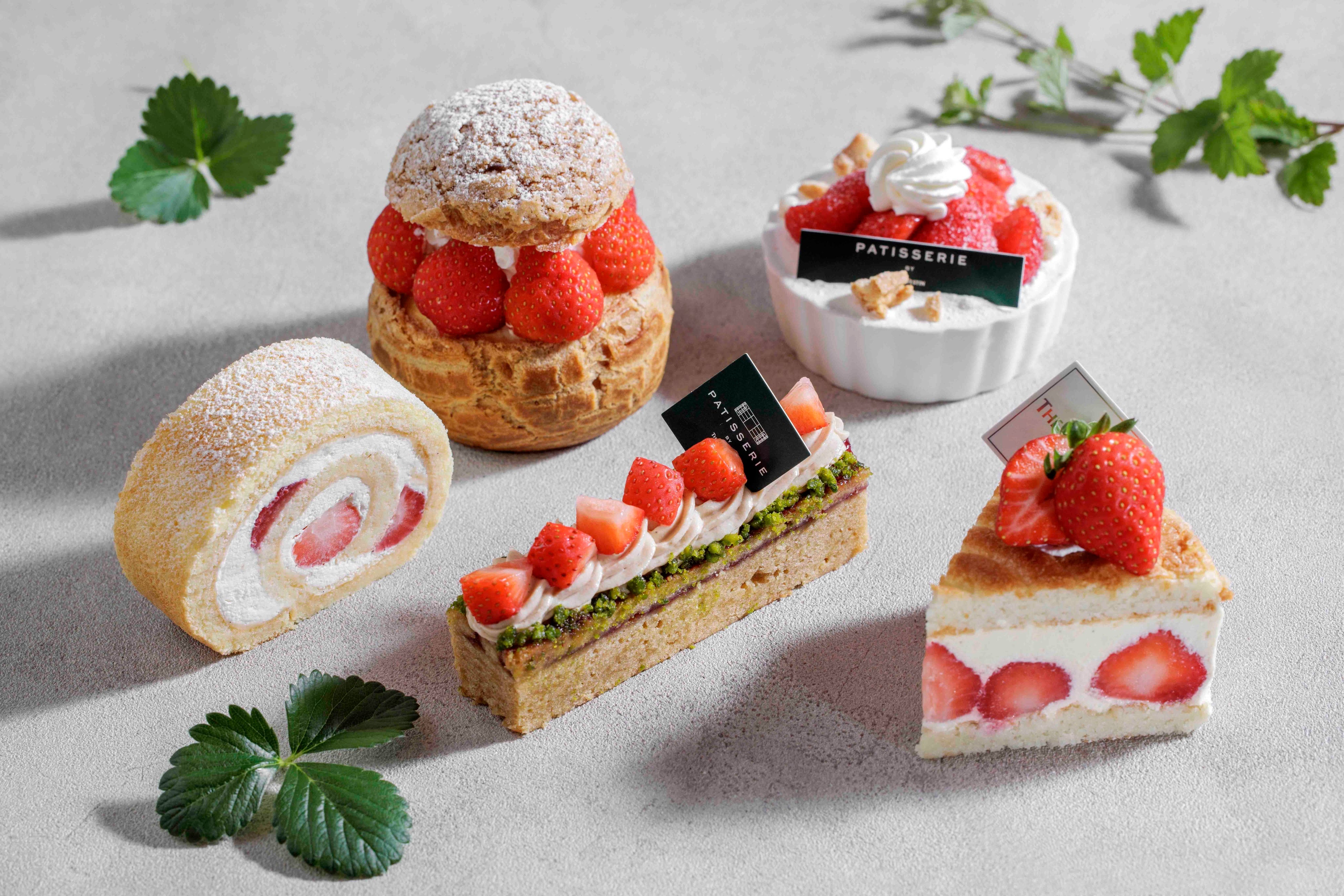 【ウェスティンホテル東京】光あふれる空間で随時20種類以上のデザートに満たされる”苺尽くし“の4ヶ月「ストロベリーデザートブッフェ」を開催