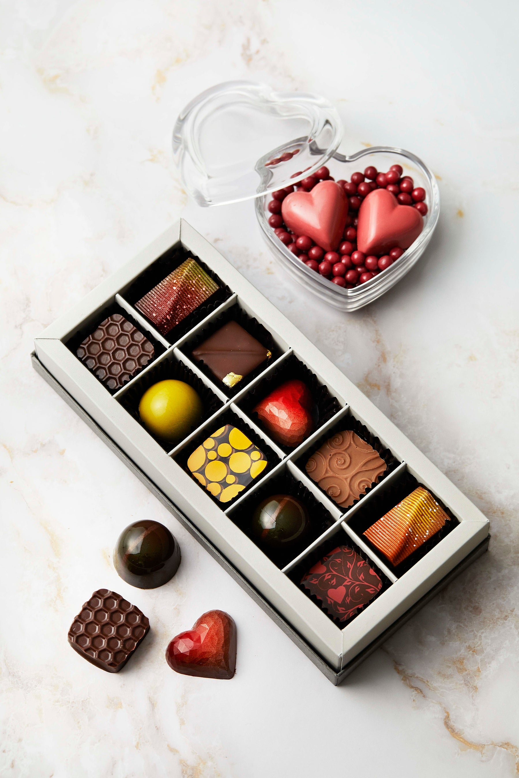 上、ハート型：アムール ド ショコラ 下：チョコレートボックス10個入り