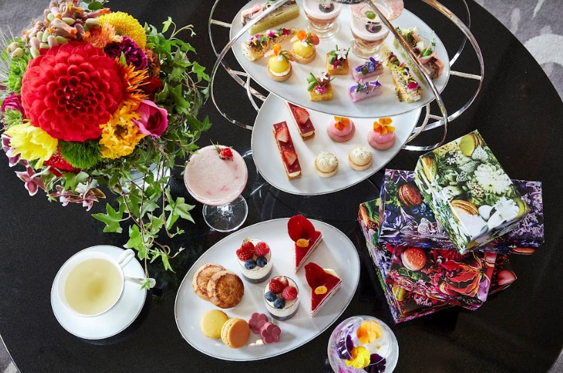 ザ リッツ カールトン東京 ピエール エルメ パリとフラワーアーティスト東信氏とのコラボによる Flower Power アフタヌーンティー 22 を22年3月4日 金 より提供開始 マリオット インターナショナルのプレスリリース ザ リッツ カールトン東京 ピエール エルメ パリとフラワーアーティスト東信氏とのコラボによる Flower Power アフタヌーンティー 22 を22年3月4日 金 より提供開始 マリオット インターナショナルのプレスリリース