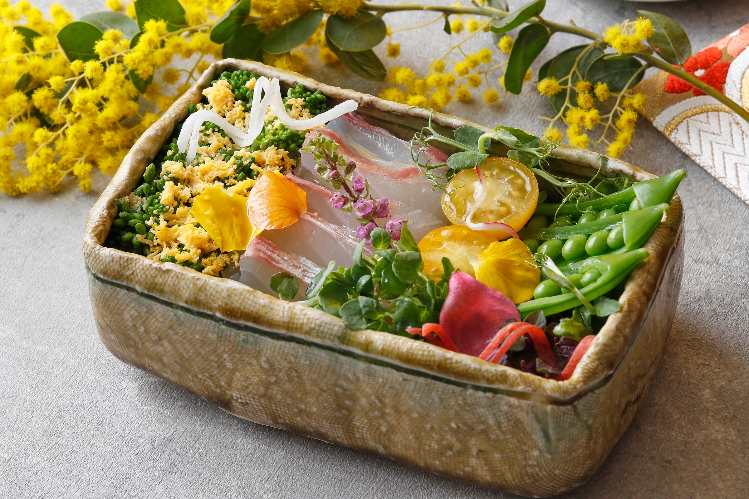 天然鯛と菜の花のサラダ仕立て