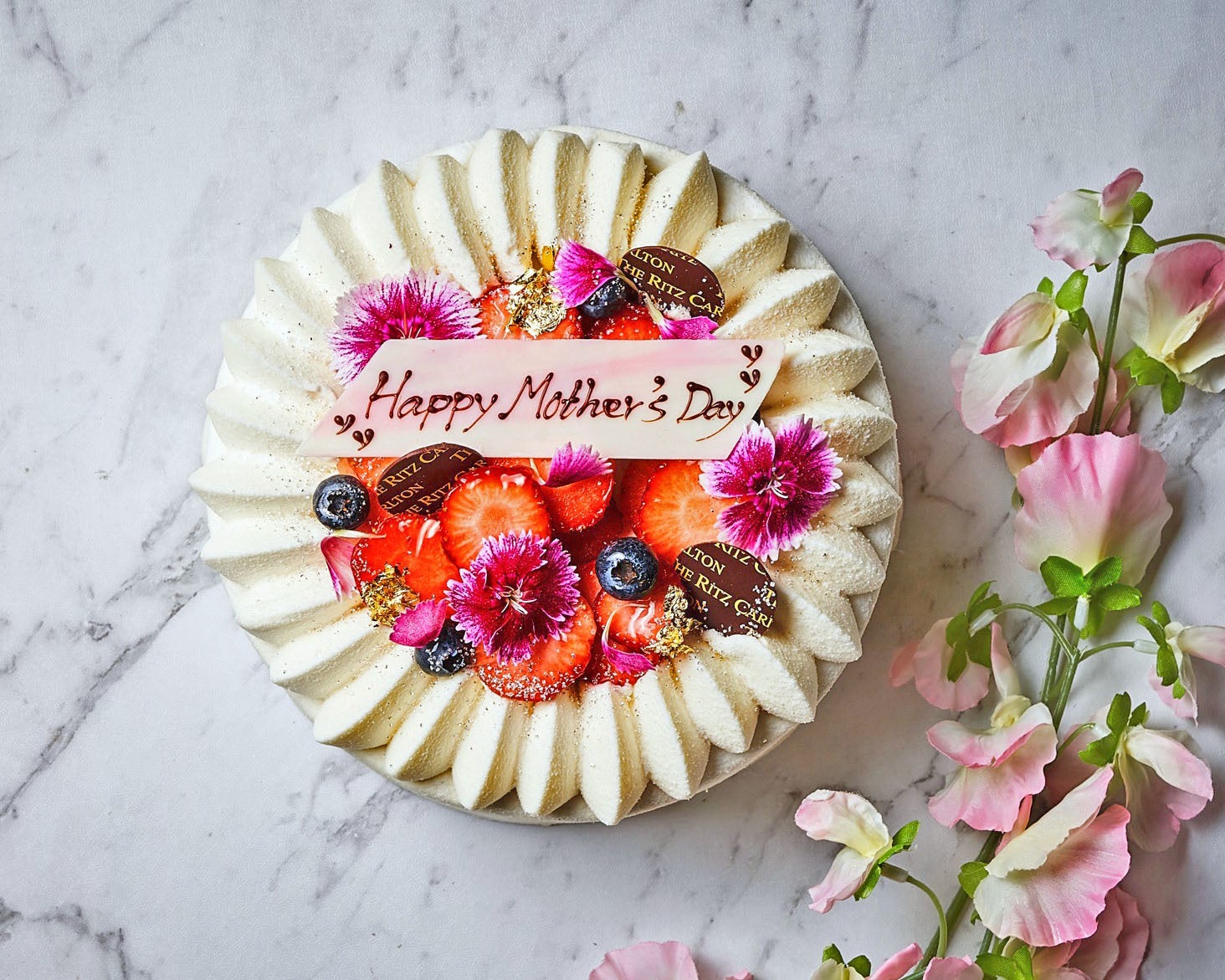 ザ リッツ カールトン大阪 カーネーションを飾った 食べるフラワー ギフト など母の日に贈るギフト商品のご予約受付開始 マリオット インターナショナルのプレスリリース