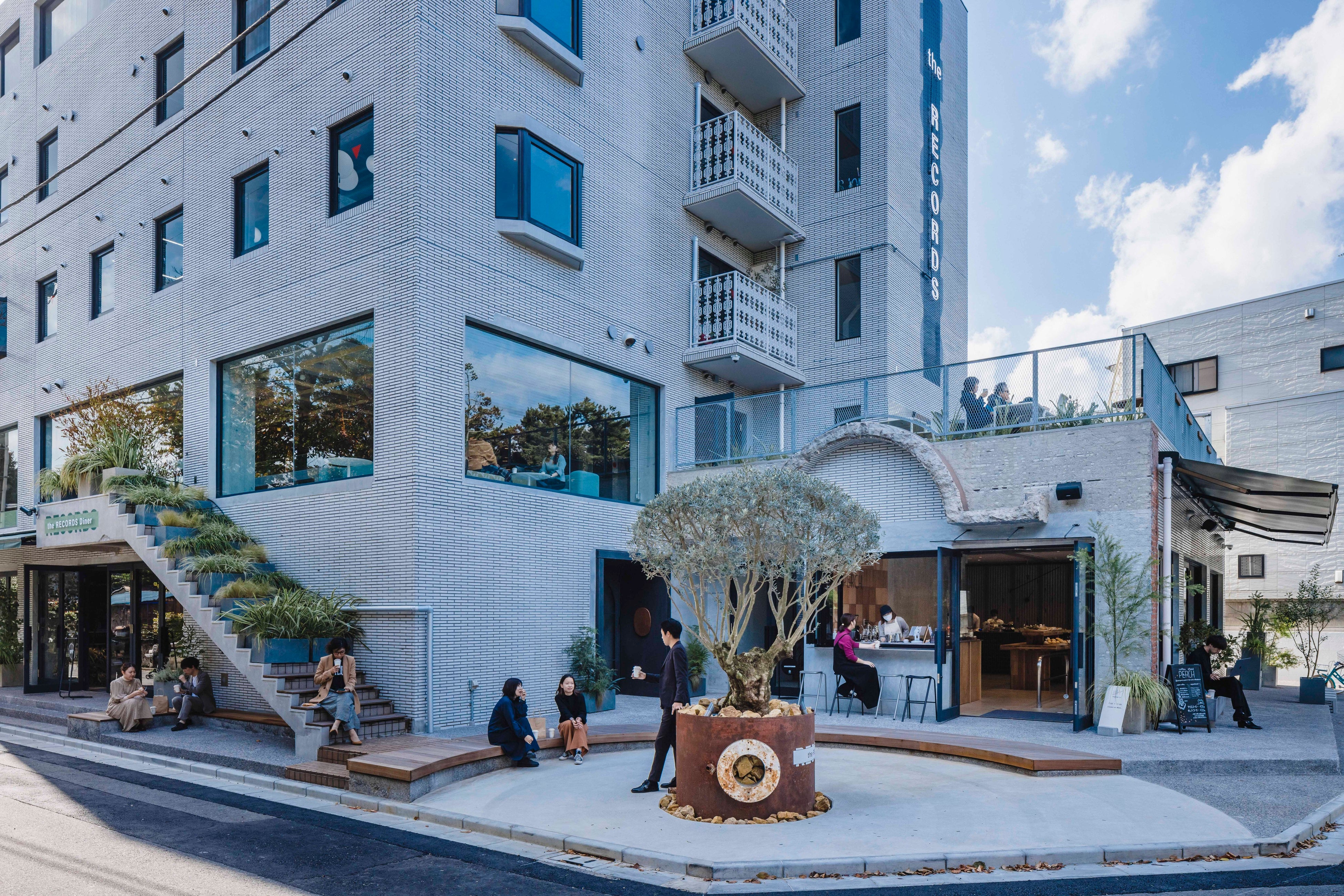 公園側に開かれるように改修