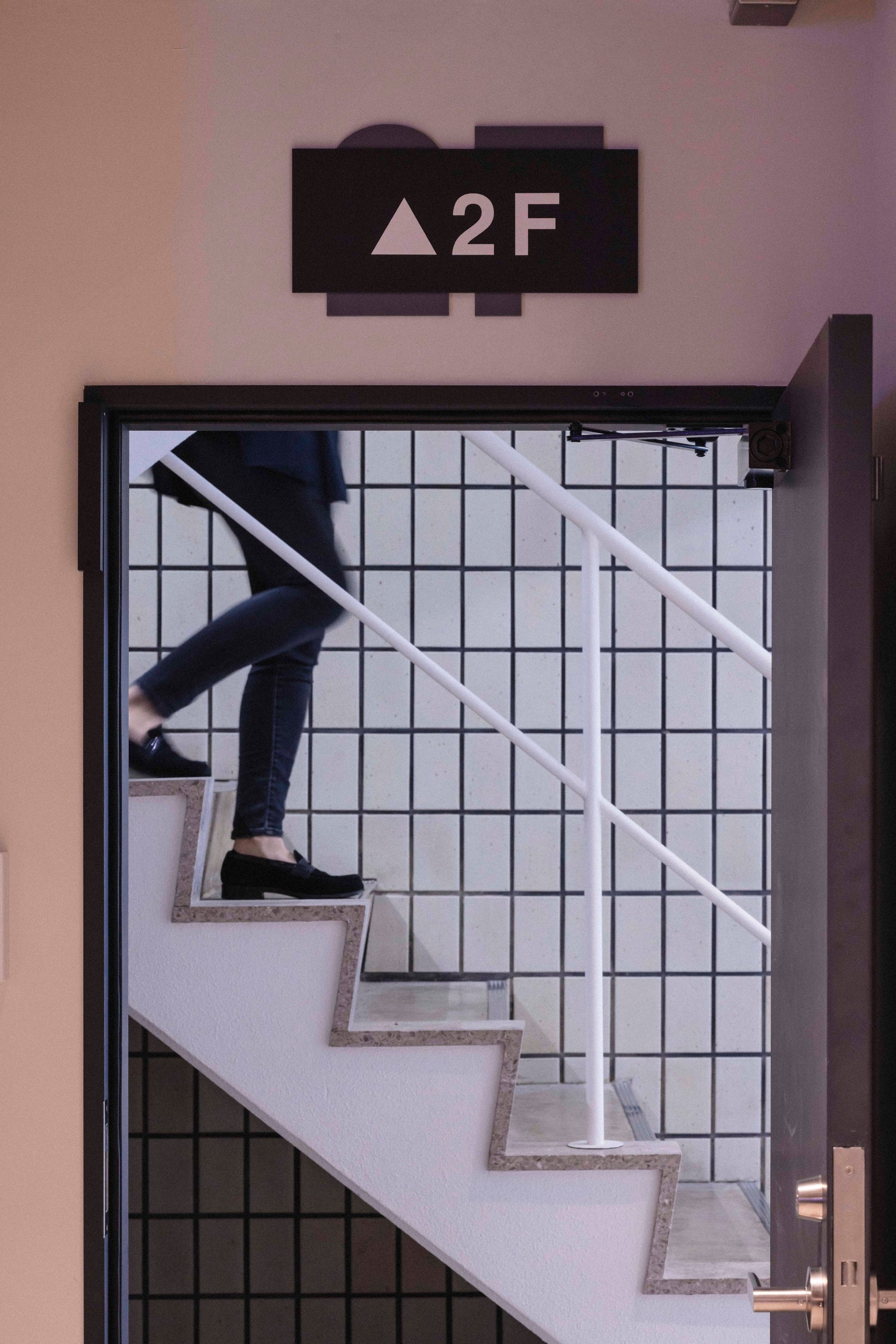 文字を重ねる考え方等統一してデザイン