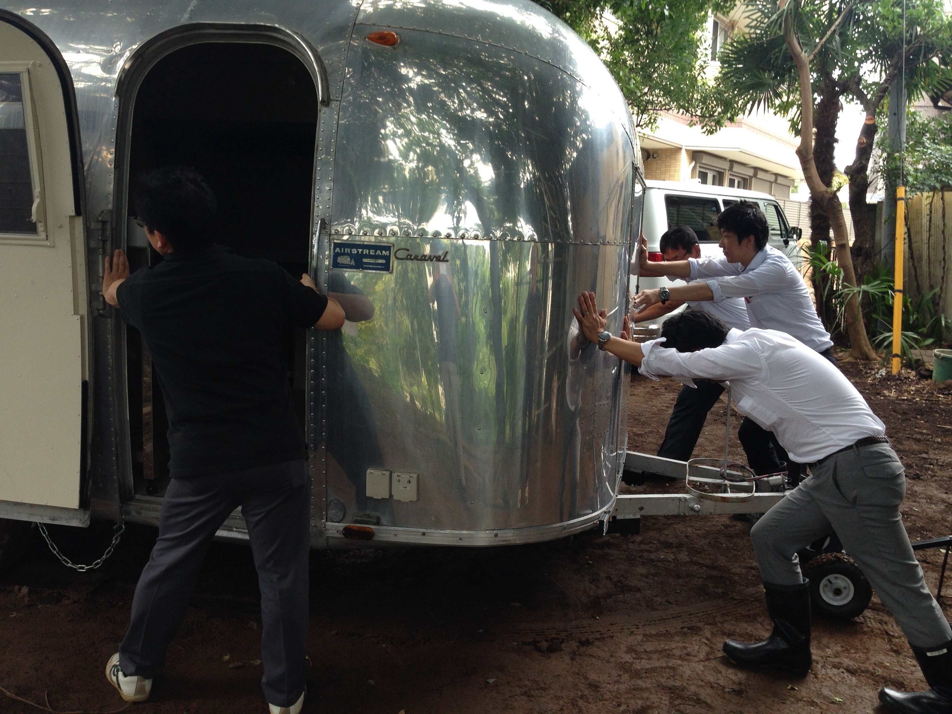 cafe Bambi搬入の様子