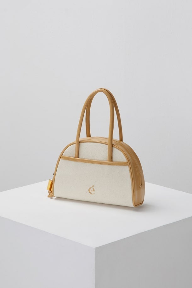 【美品】archivepke アーカイブエプケ　fling bag バッグ　韓国 韓国発の人気ブランド「Archivépke（アーカイブエプク）」が