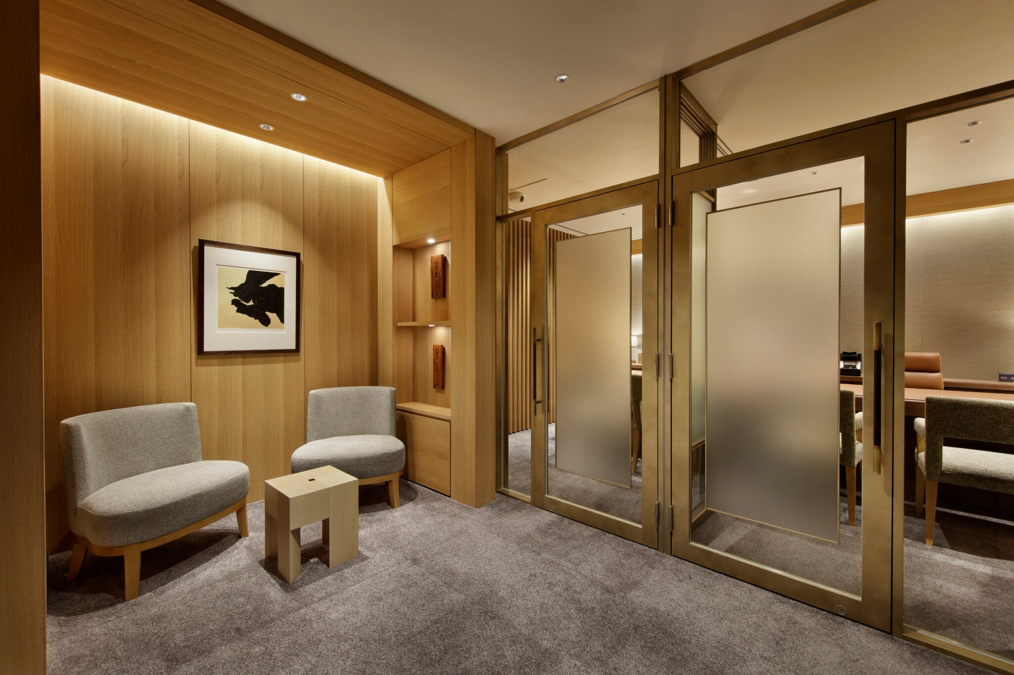 2階の待合スペースはゆったりとお待ち頂けるような空間になりました