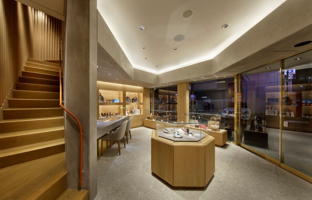 ブランド品を中心に、店頭での販売品も強化しました