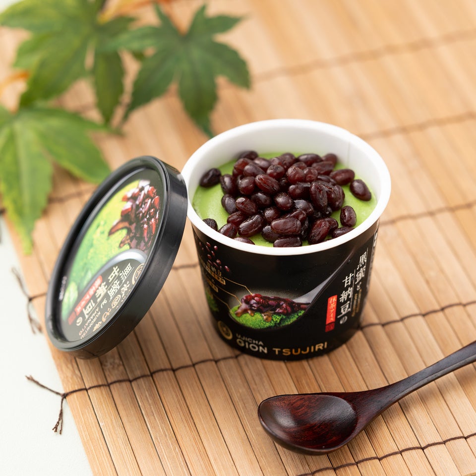 和の色華やぐ新作アイスクリーム】レトロリッチな「黒蜜と甘納豆の抹茶