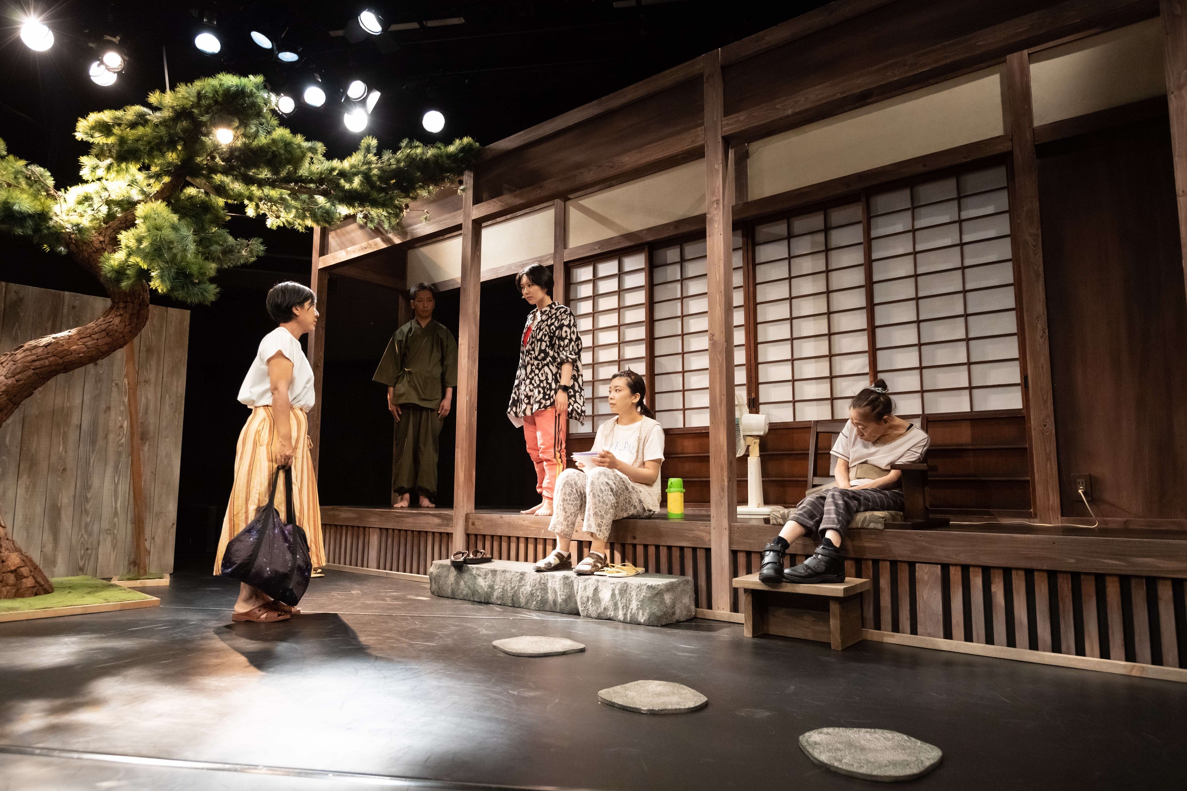 トリコ・A 演劇公演2022『へそで、嗅ぐ』撮影：森勇馬