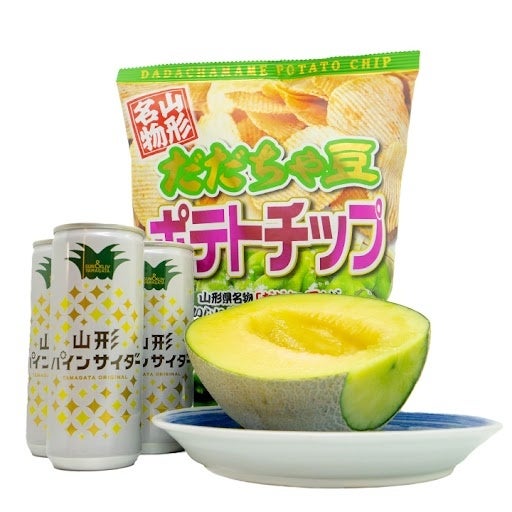 庄内砂丘メロン4玉と山形の逸品(パインサイダー・だだちゃ豆ポテトチップ）を詰め合わせ