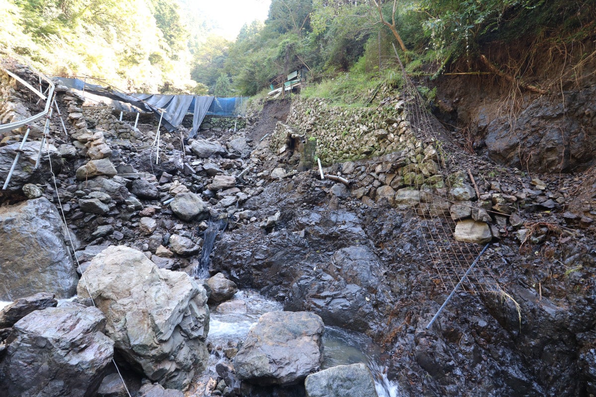 ▲崩壊したわさび田