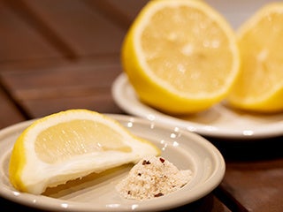広島県で提供した 広島県産レモンとスパイスソルトタレ