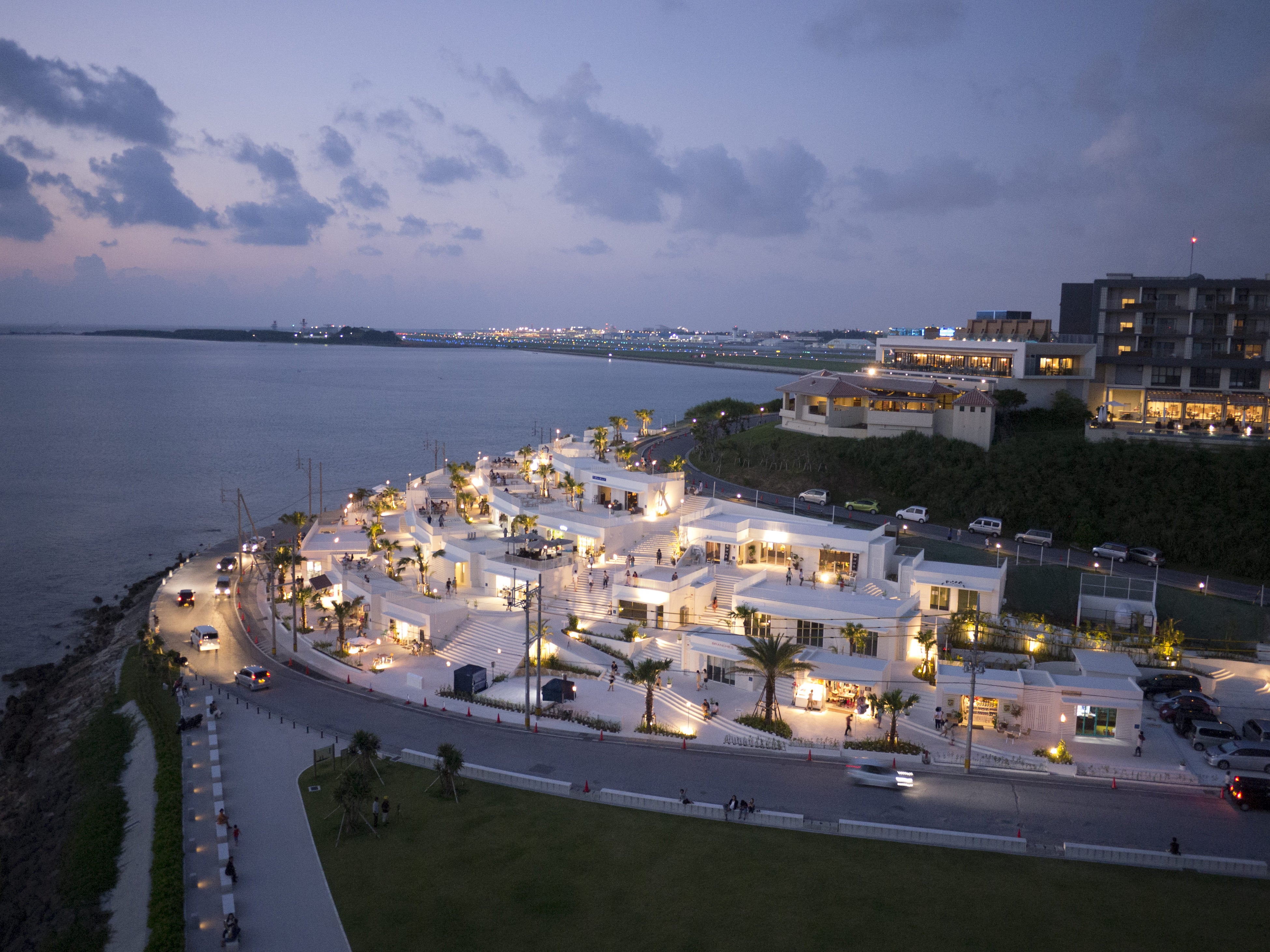 瀬長島ウミカジテラスの夜景