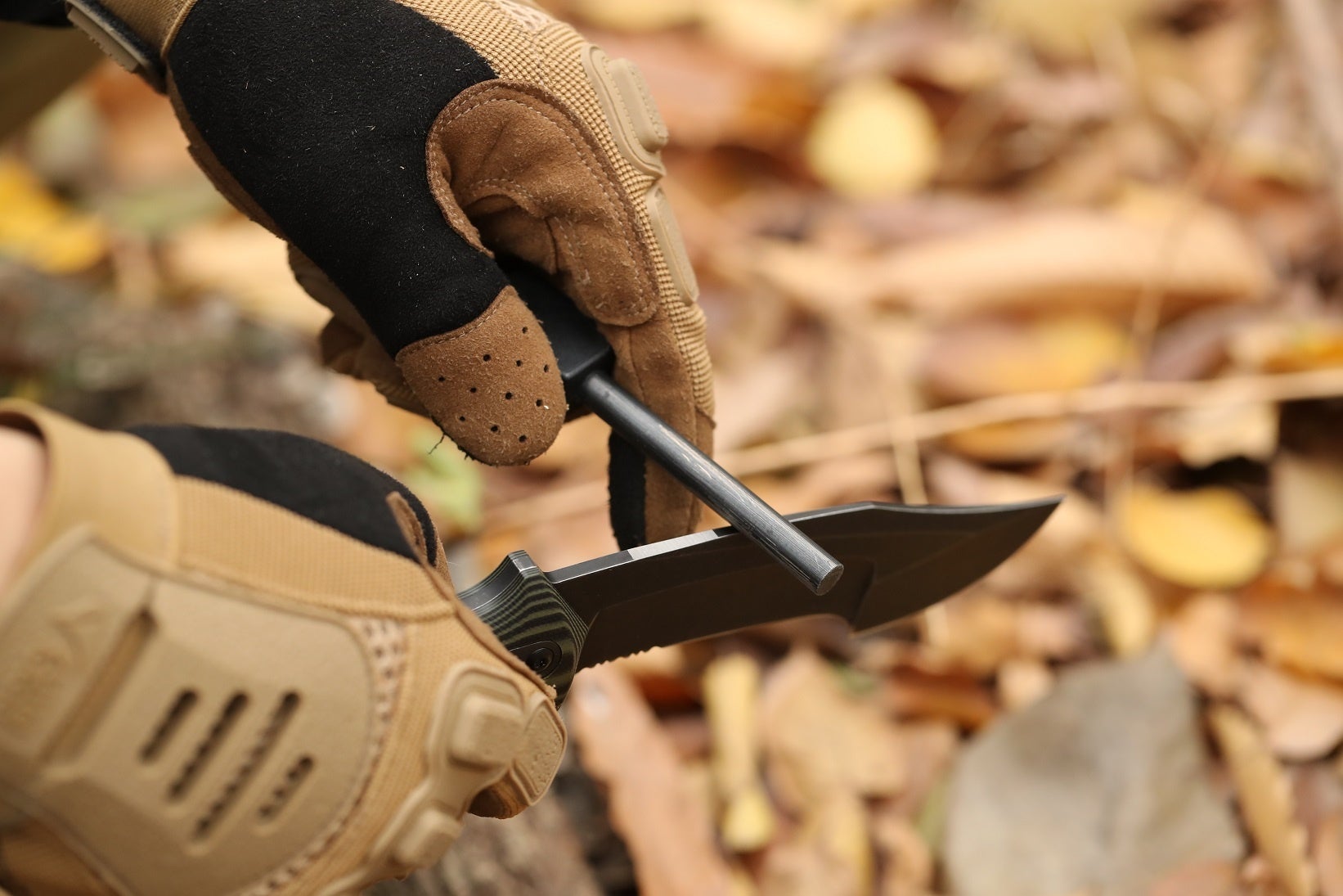 ブレード背面は着火の際のストライカーとして