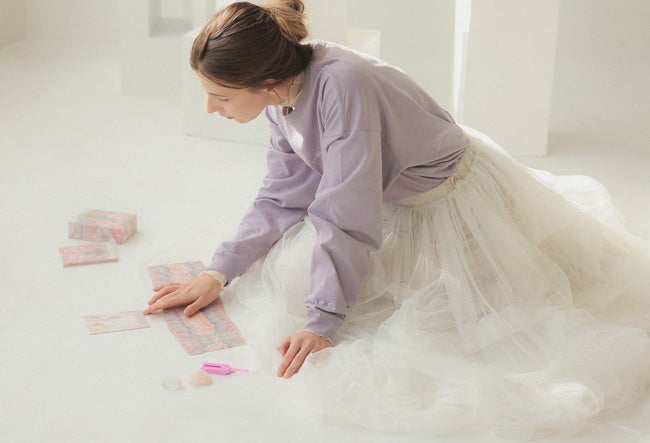 素敵な柄のオラクルカードと浄化アイテムのクリスタルチューナー