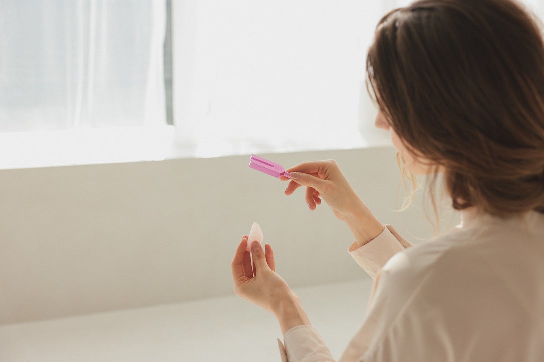 ピンク色のクリスタルチューナーは天然石２個付き