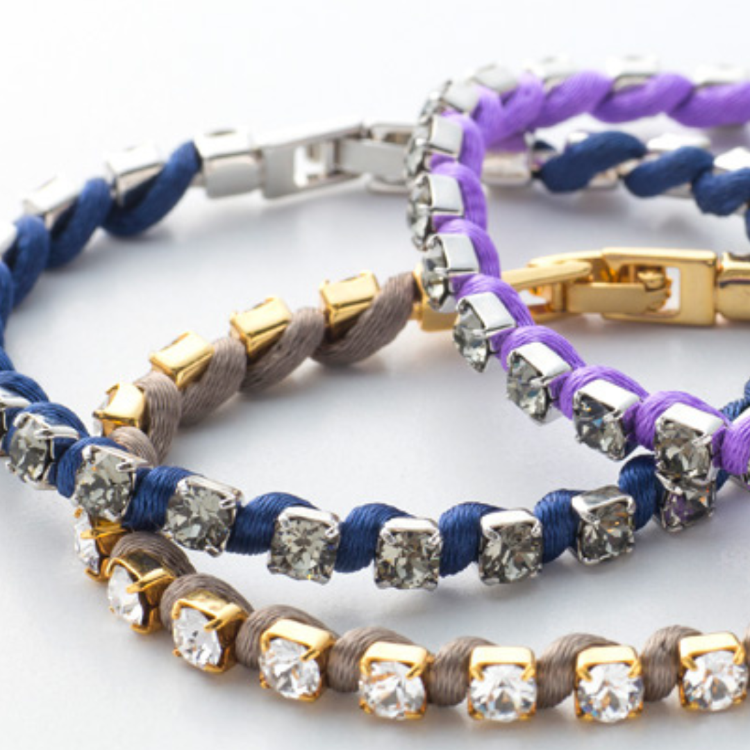 スワロフスキーのクリスタルがきらめく