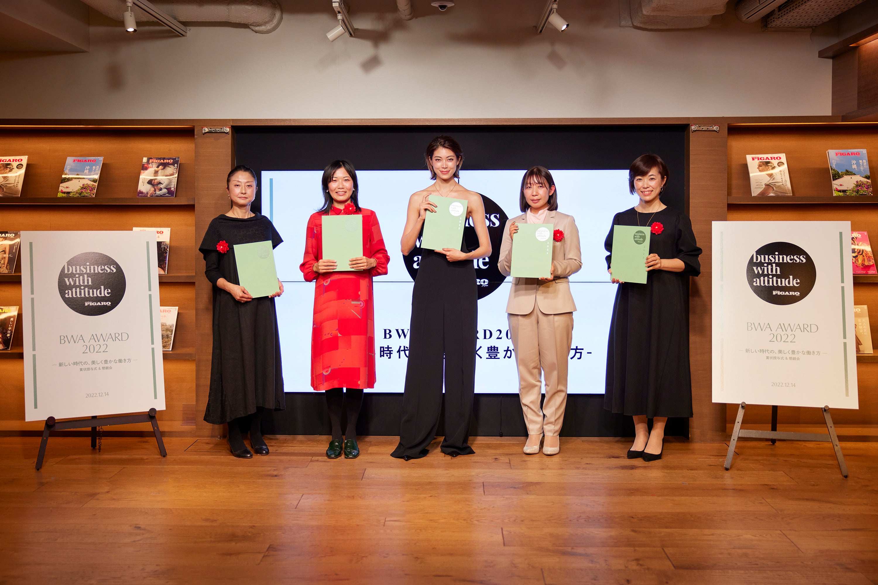 左から、BWA Award 2022の受賞者のREINA IBUKA デザイナーの井深麗奈、fog代表の大山貴子、tefutefu クリエイティブディレクターの森星、KURABITO STAY代表の田澤麻里香、SIIF常務理事の工藤七子。