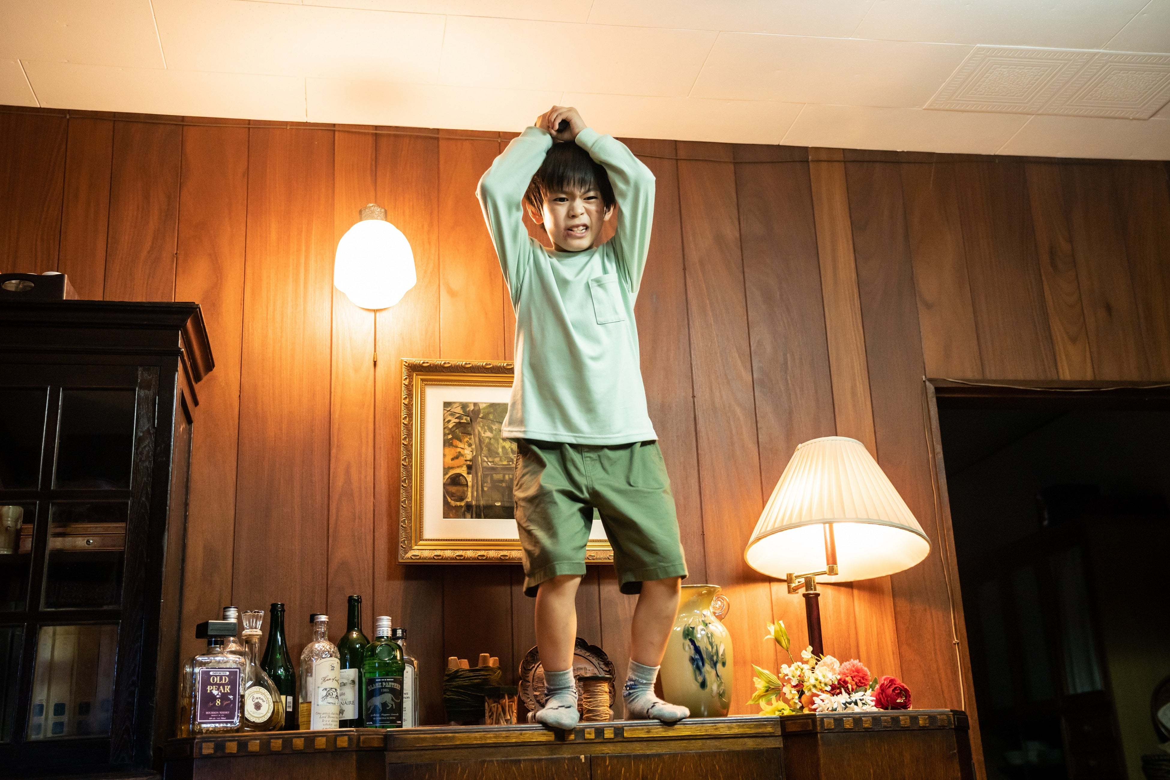 振りかぶる幼少期の一登（白髭善）。その先には誰が…