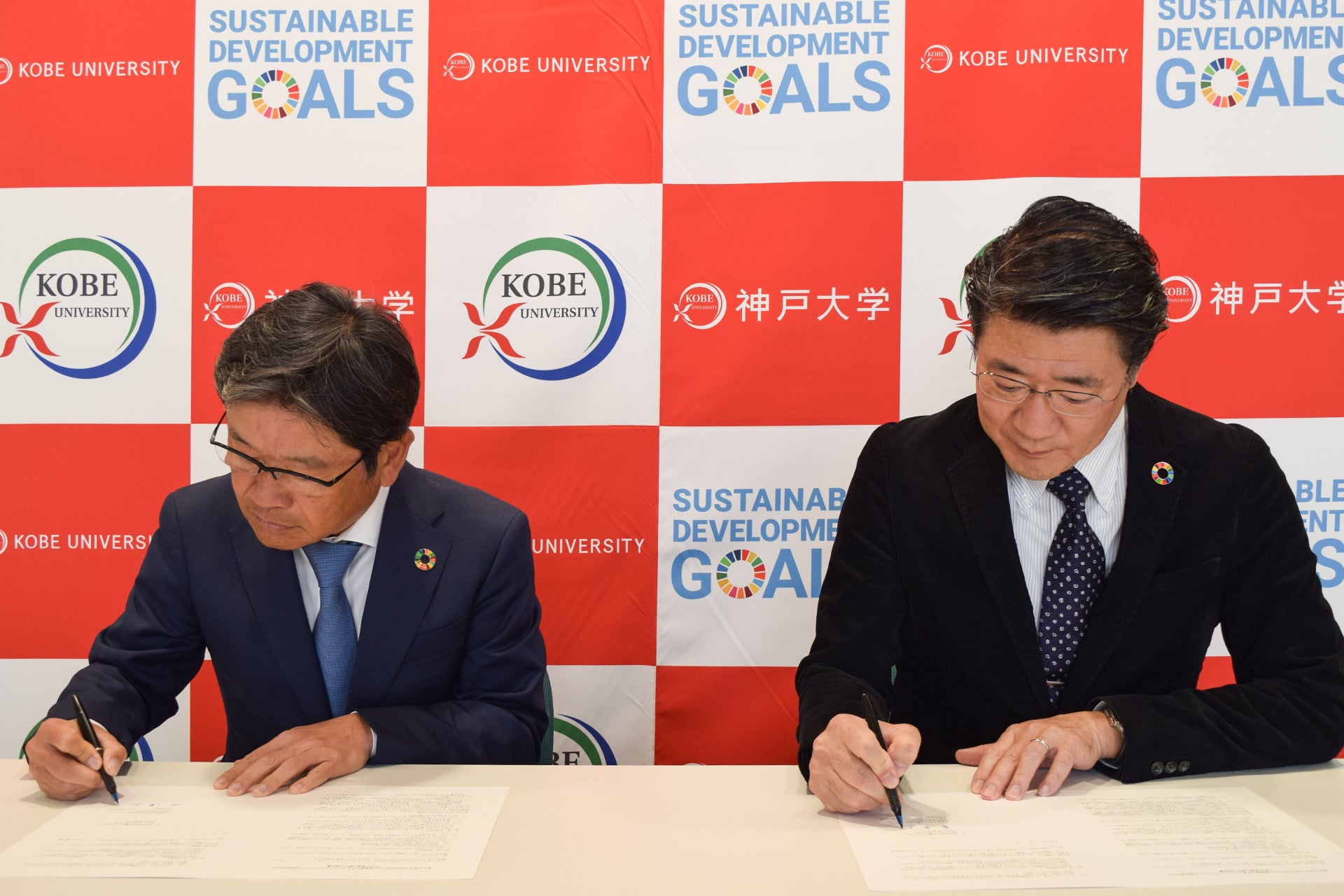 【左から JCS代表取締役社長 近浪 弘武、神戸大学 SDGs推進室長 喜多 隆】