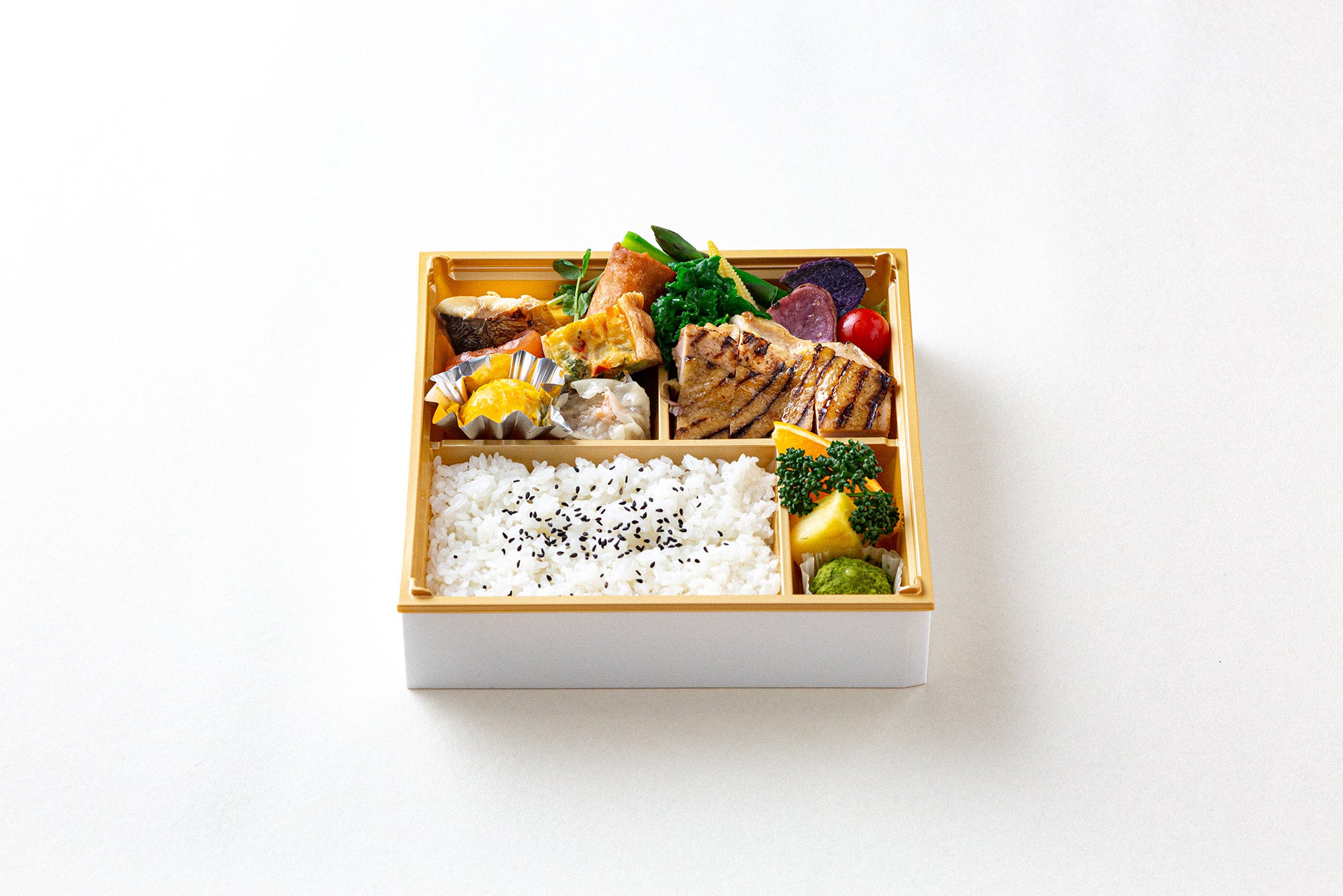 春のお弁当　2,160円（メイン料理：チキングリル）