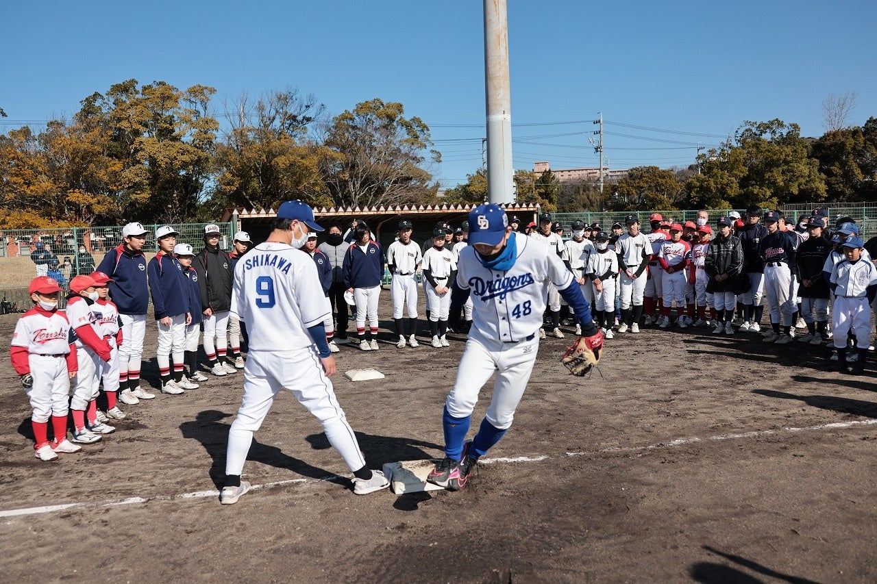 走塁指導をする石川（左）と湊川（右）　※写真提供：成井美則氏