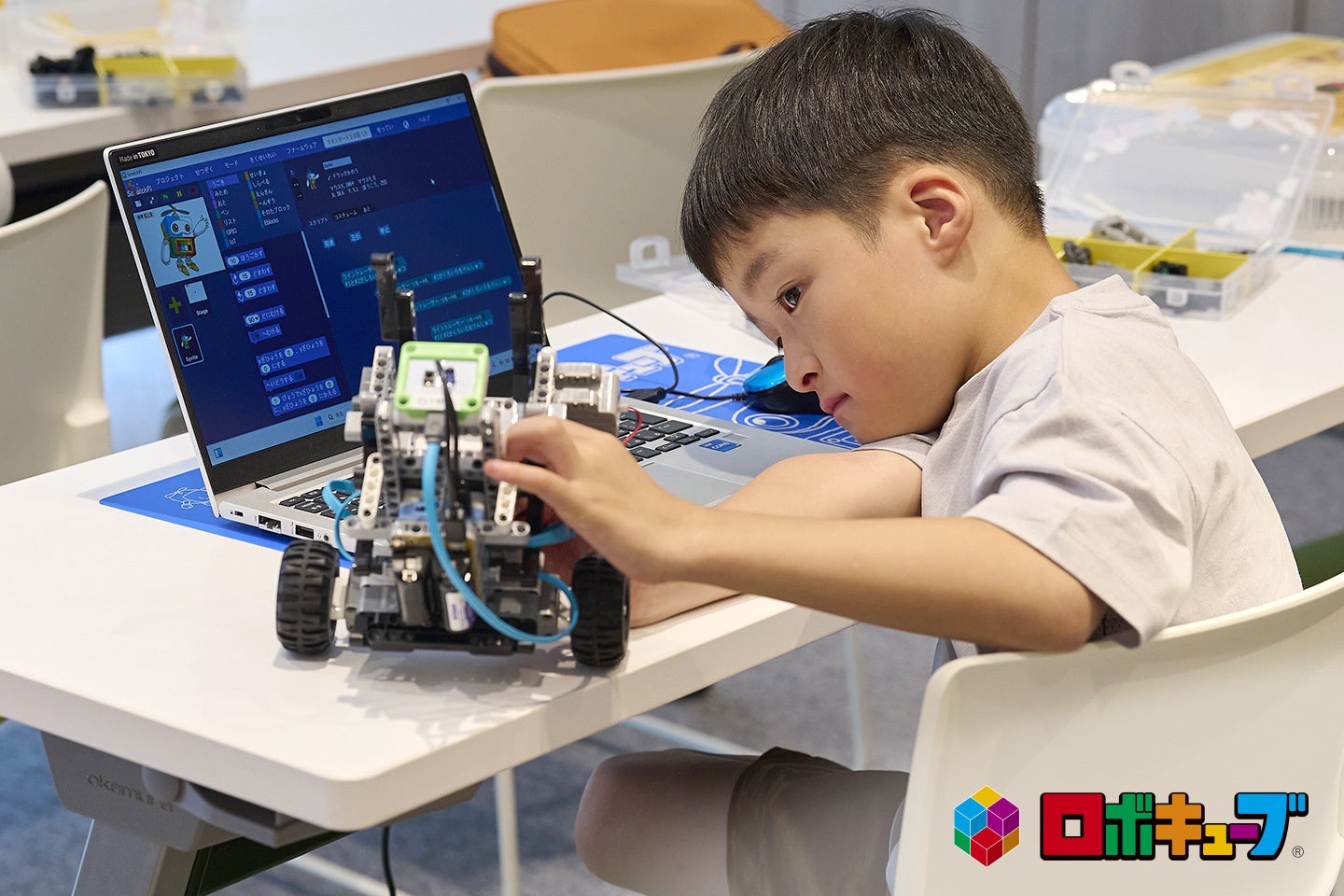 小学生向けロボットプログラミング教室『ロボキューブ』の教室オーナー募集説明会を開催! ~参加費無料の「親子ロボットプログラミング体験会」も同日開催~