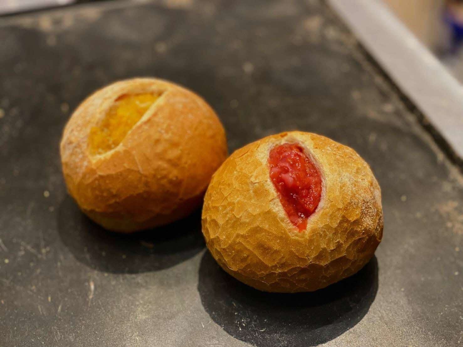 コラボ商品「黄金スイート」（左）と「ブラッドオレンジ」（右）