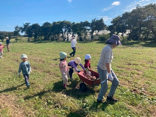 千葉・長生村でAI時代の子供たちが、夏至の光で育った夏野菜を収穫します 千葉・長生村でAI時代の子供たちが、夏至の光で育った夏野菜を収穫します