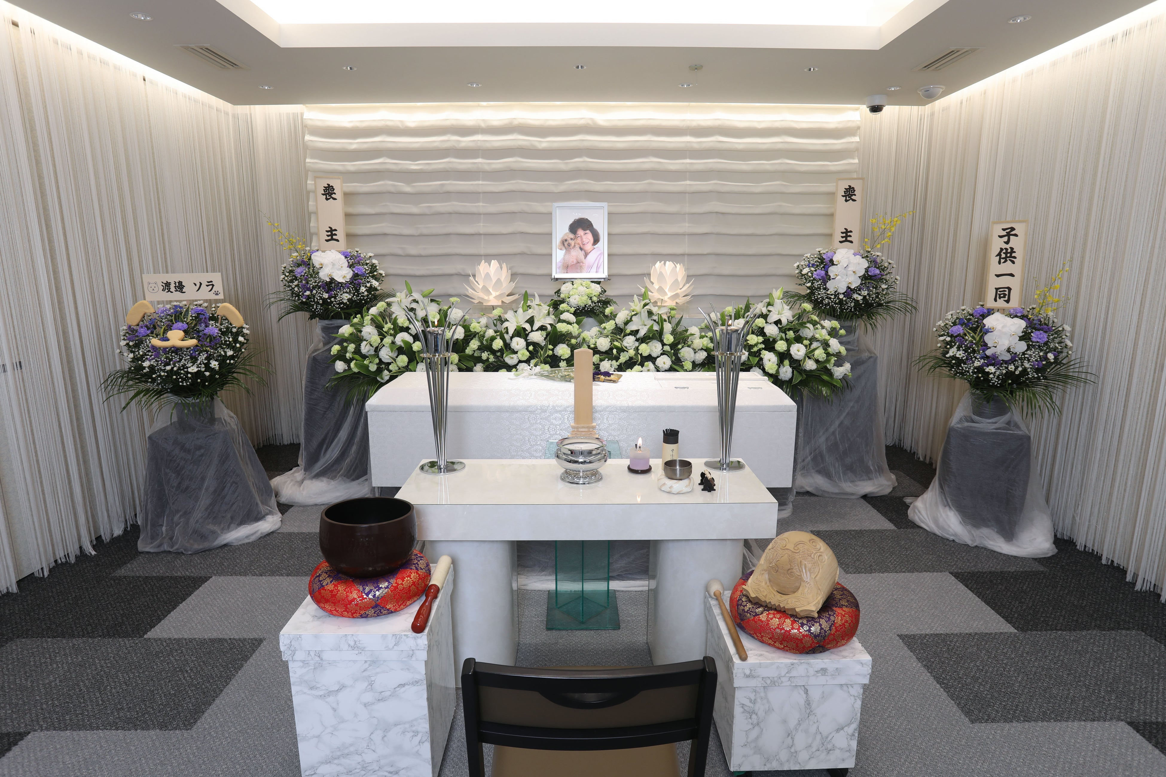 ペットに見送られる私の葬儀祭壇