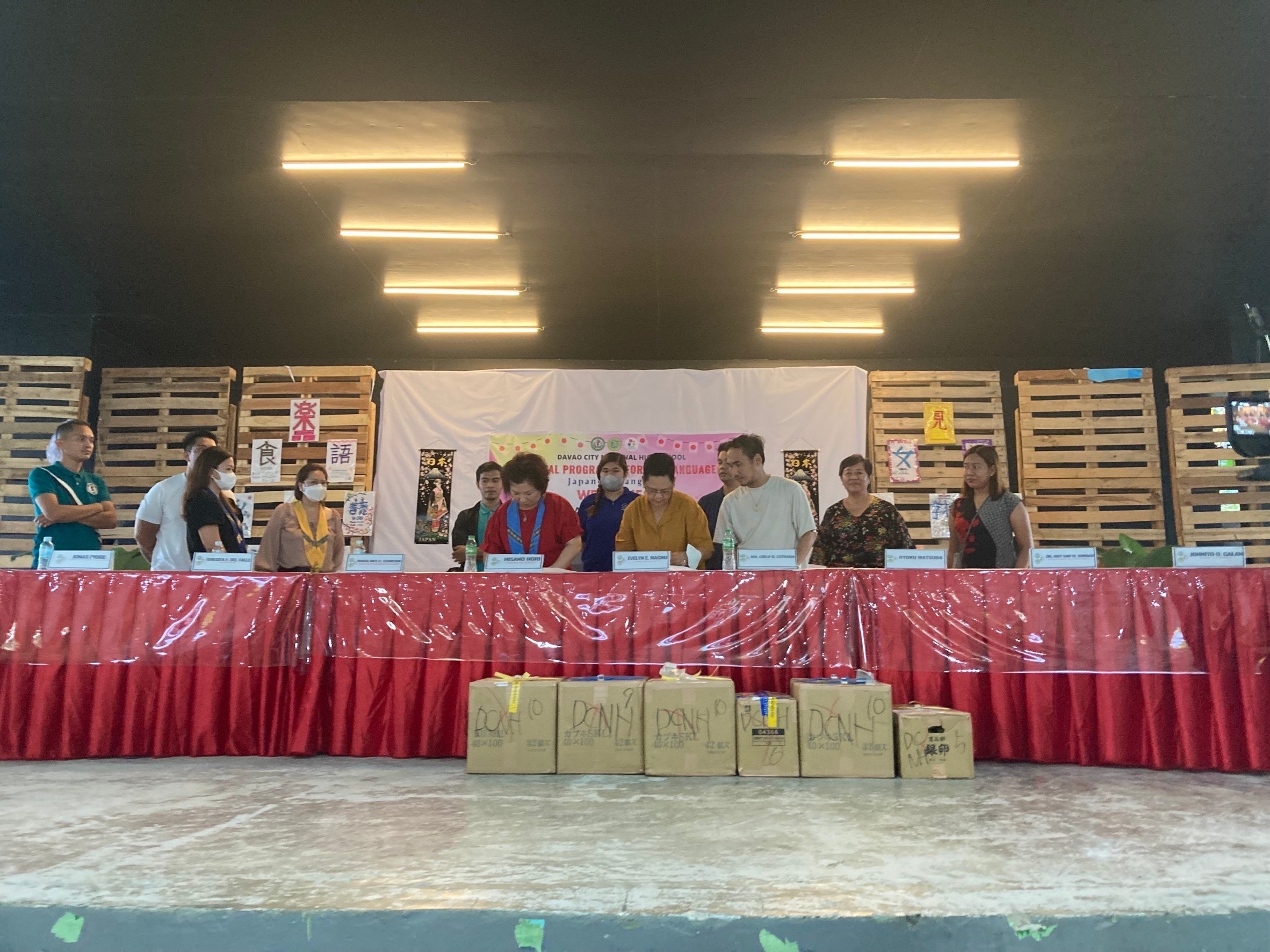 ダバオ市教育省との覚書締結の様子