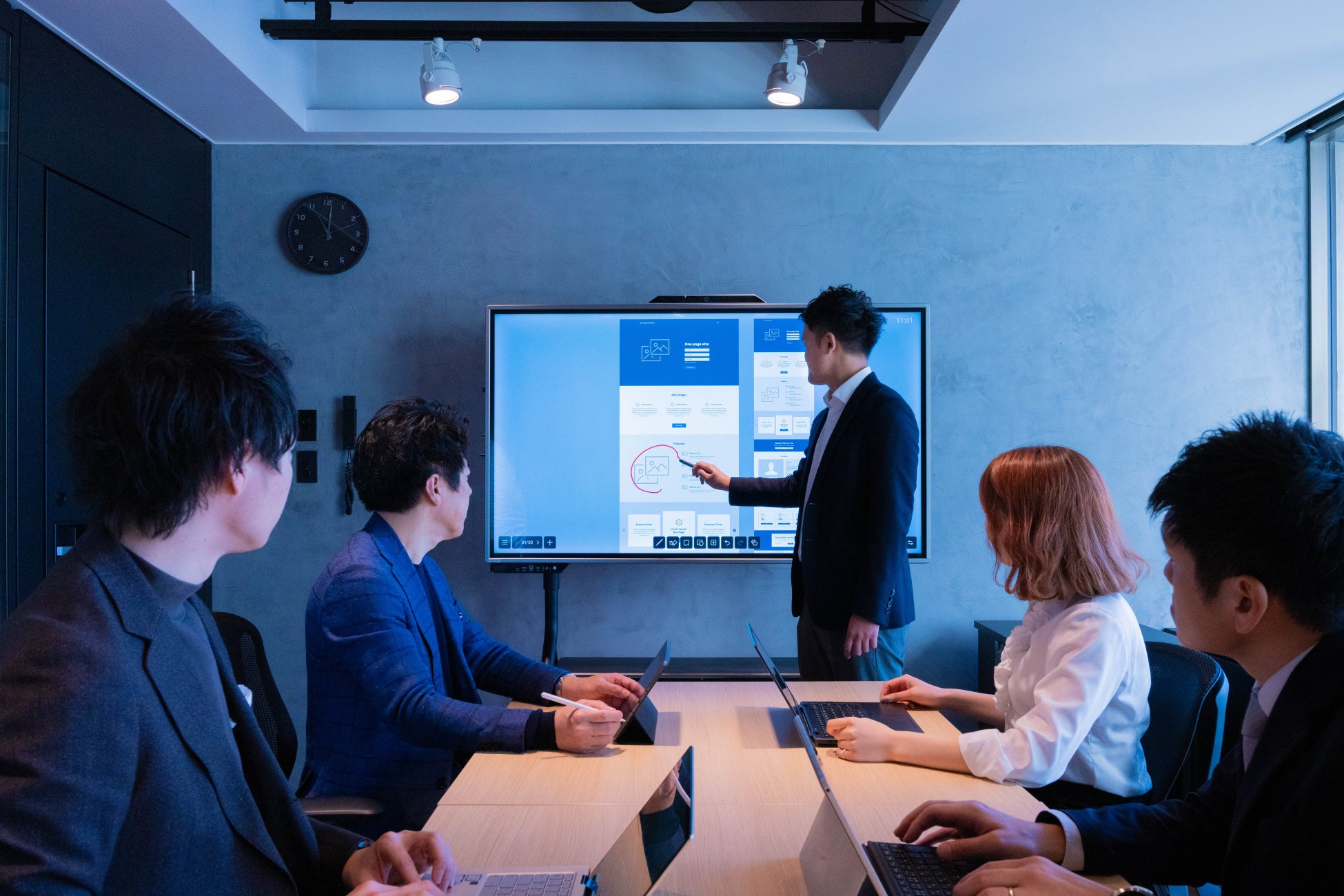 デジタルホワイトボード『MIRAI TOUCH Biz』とは