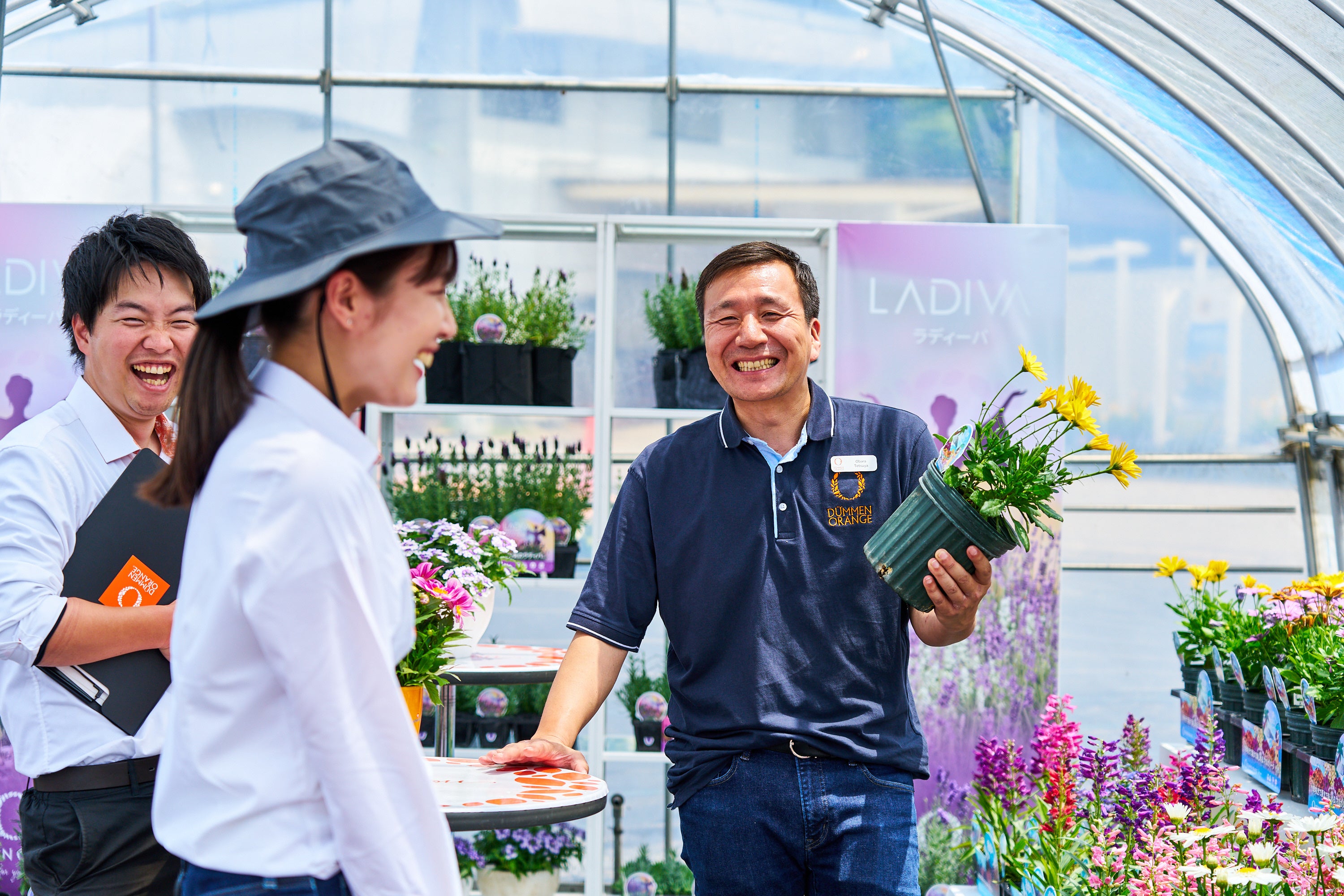 デュメンオレンジジャパンスタッフと小原氏