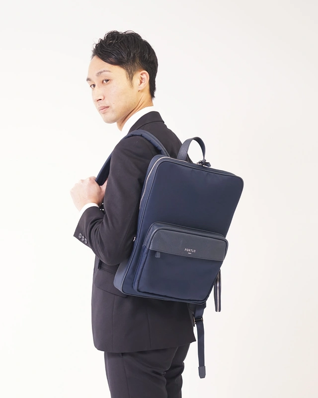 薄くて軽いのに収納力抜群！すべてのビジネスパーソンの”働く”を快適に