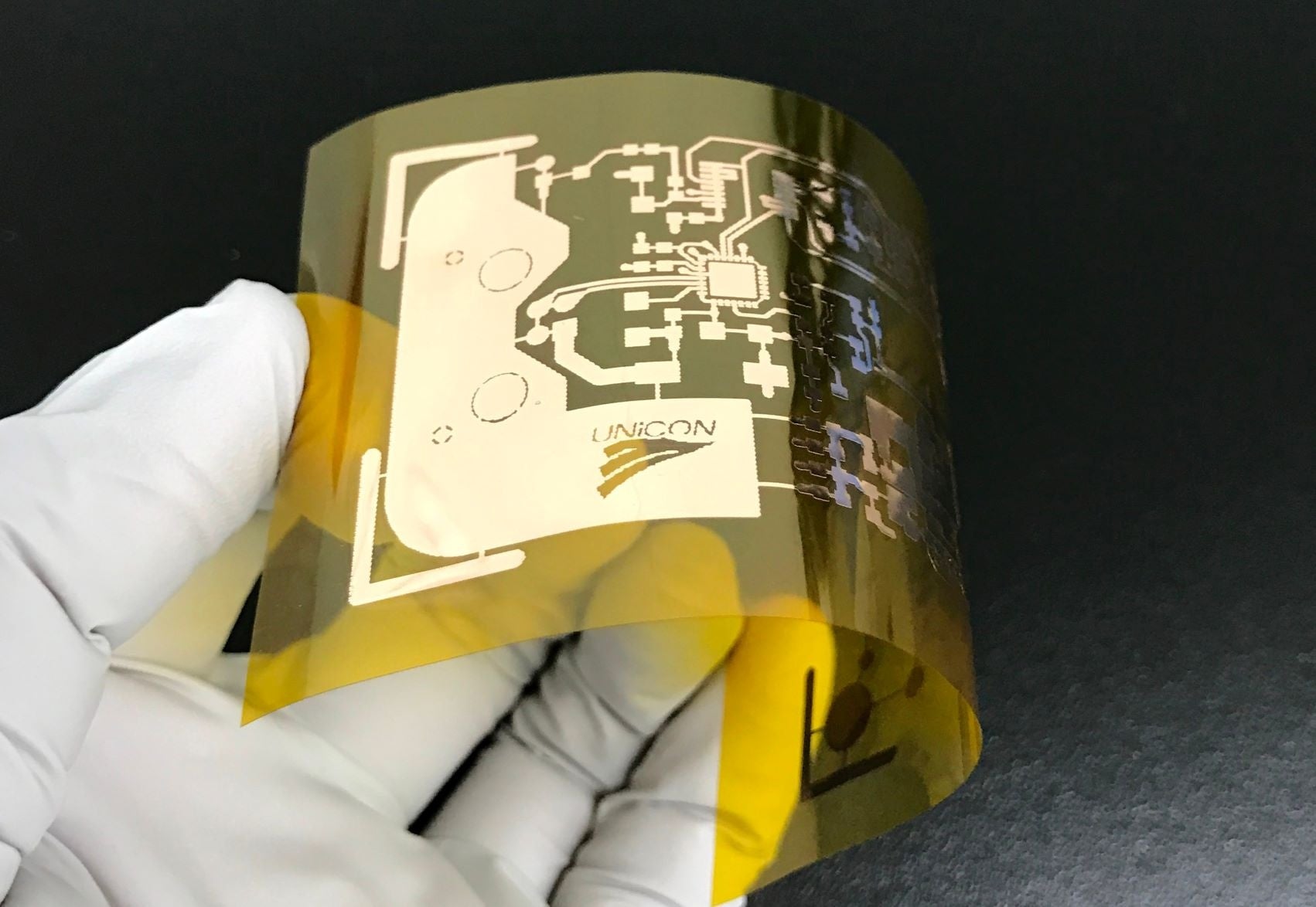 ポリイミド基材にインクジェット印刷機で回路パターンを印刷