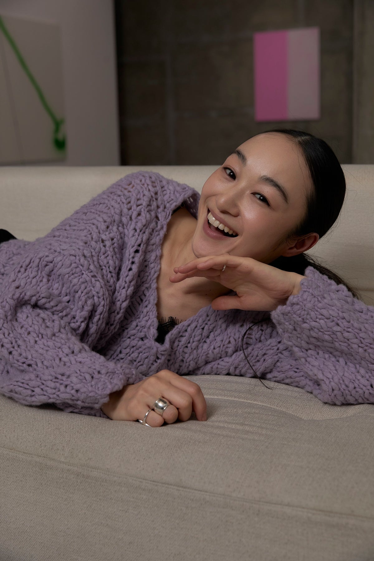 小野ゆり子さんが纏うLOUNGEDRESS 2026秋冬 テーマは「INSTINCT」、全9チャプターのWebカタログが公開