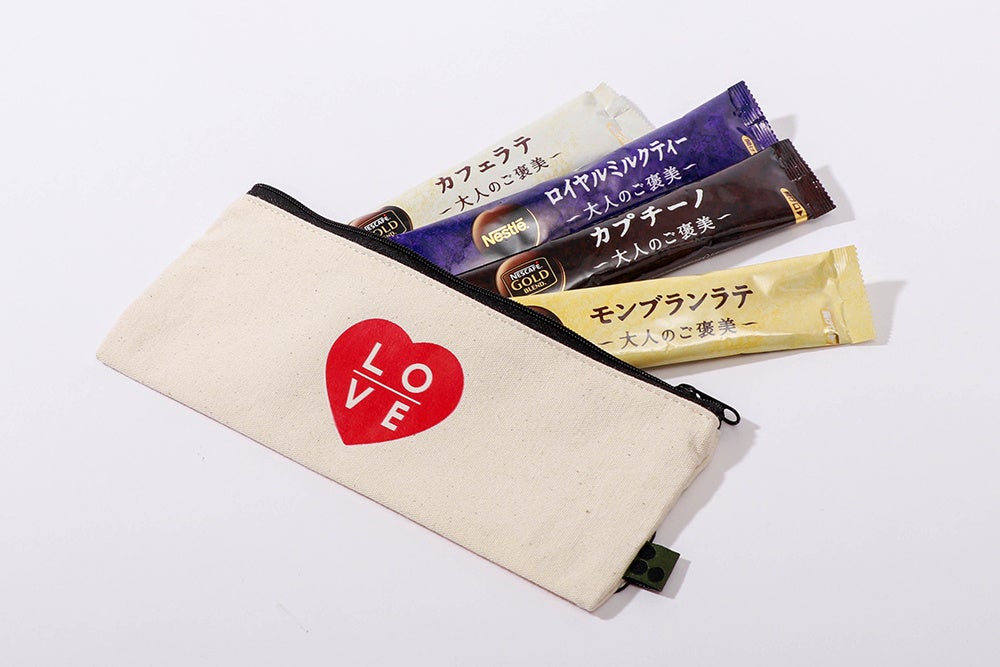 〇スティックカフェドリンク4本とポーチがセットで330円（税込）　　