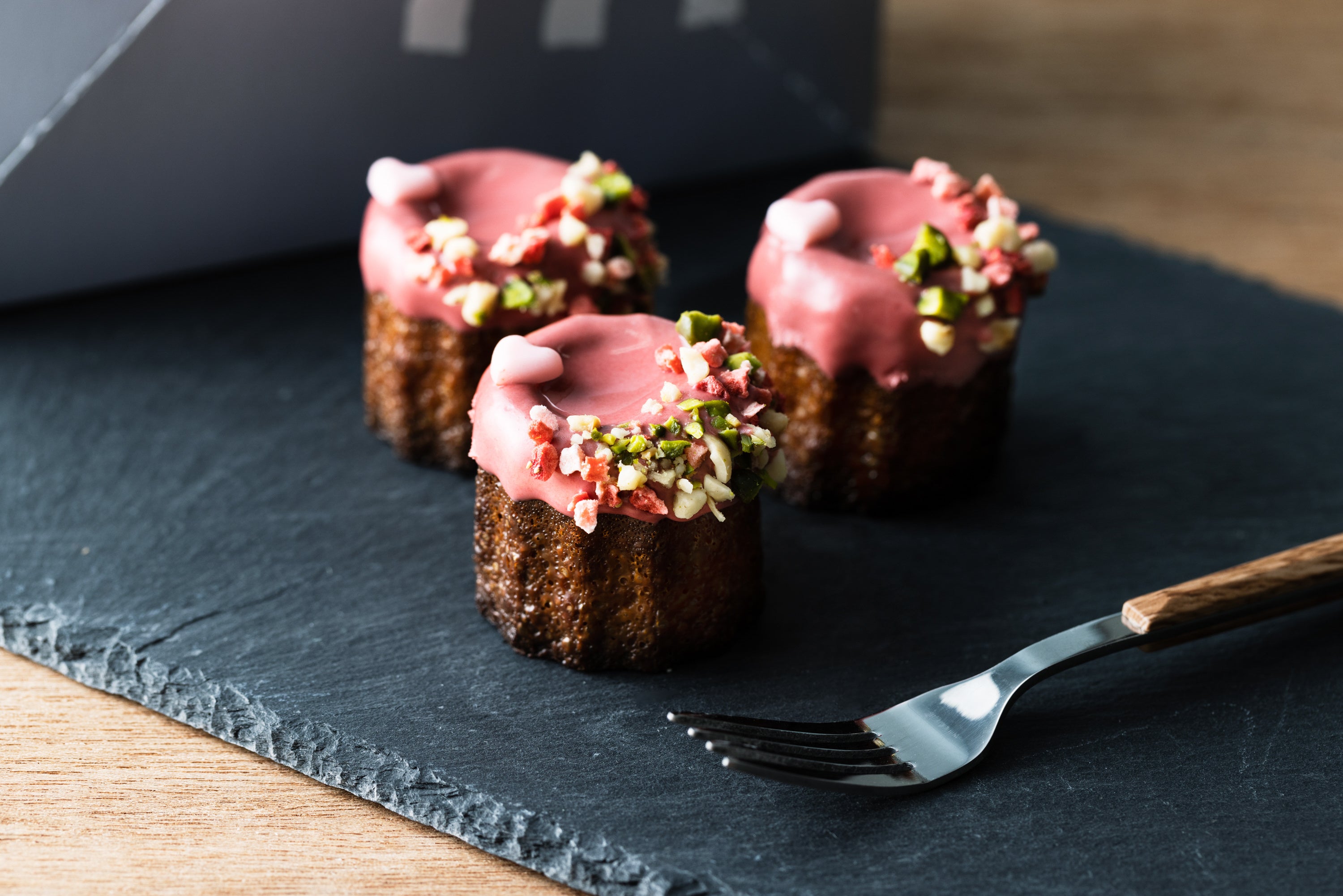 イチゴのチョコカヌレ