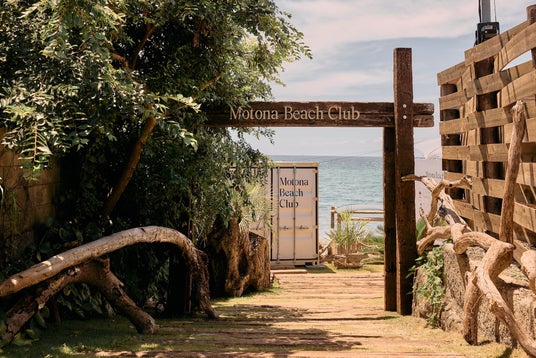 都心からわずか70分。美しい海と水平線に沈むサンセットを望む、千葉・元名海岸のビーチクラブ「Motona Beach Club」4/25(土)より2026年の営業開始! 都心からわずか70分。美しい海と水平線に沈むサンセットを望む、千葉・元名海岸のビーチクラブ「Motona Beach Club」4/25(土)より2026年の営業開始!