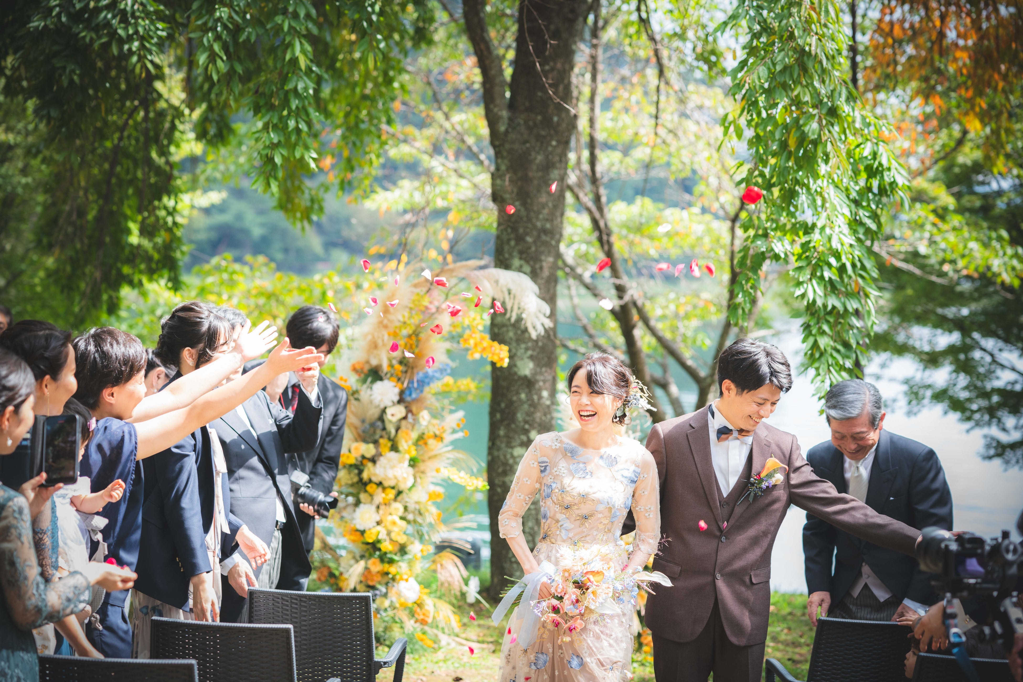 ELSOLオリジナルのフラワーアーチによるウエディング