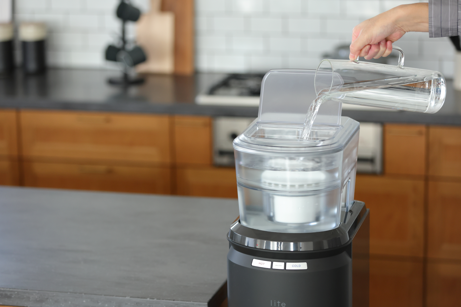 機能を絞ってよりシンプルに！浄水型ウォーターサーバー「every