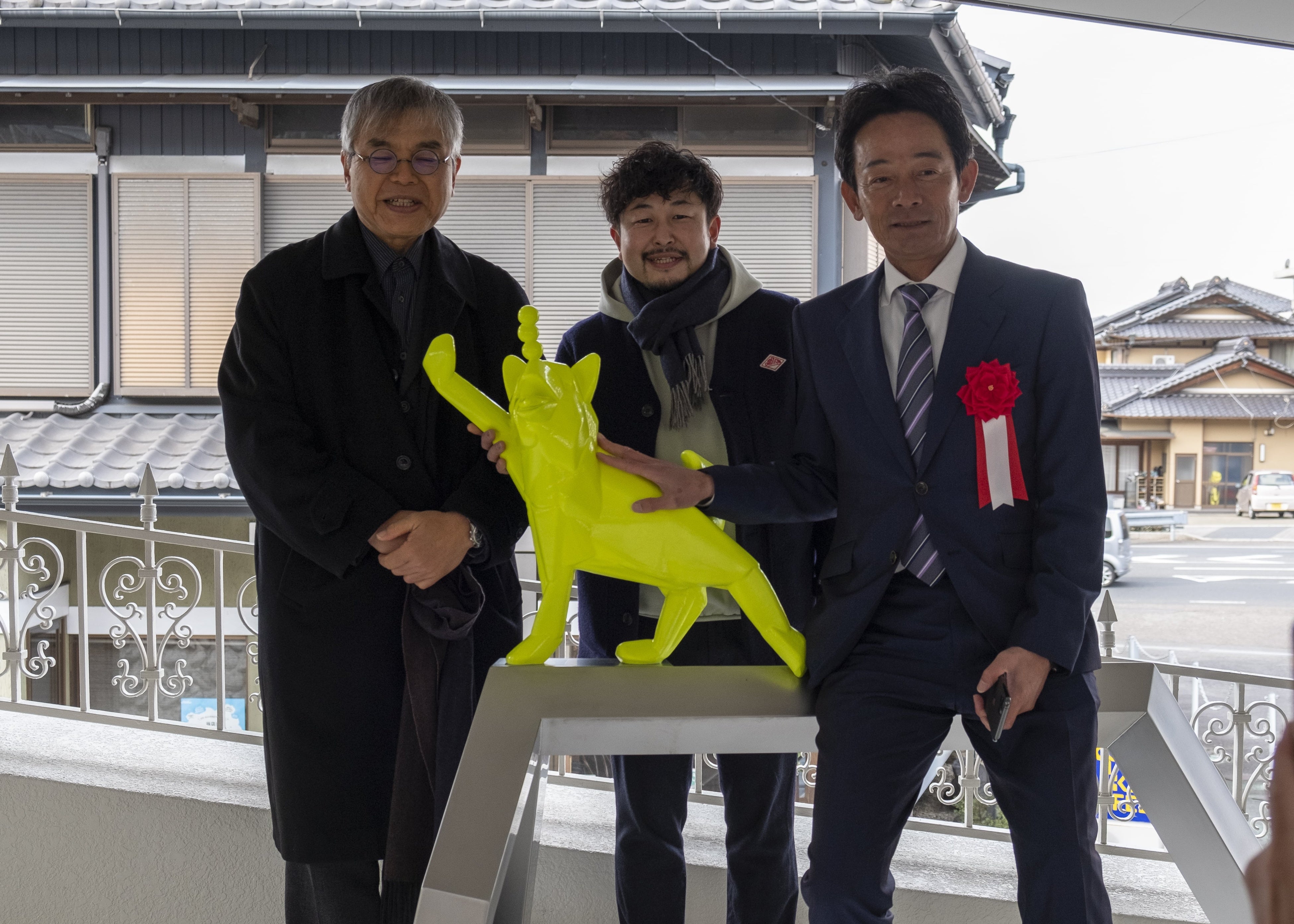 左から 清水敏男（プロデューサー）、WA!moto motoka watanabe、原 欣伸 様（犬山市長）