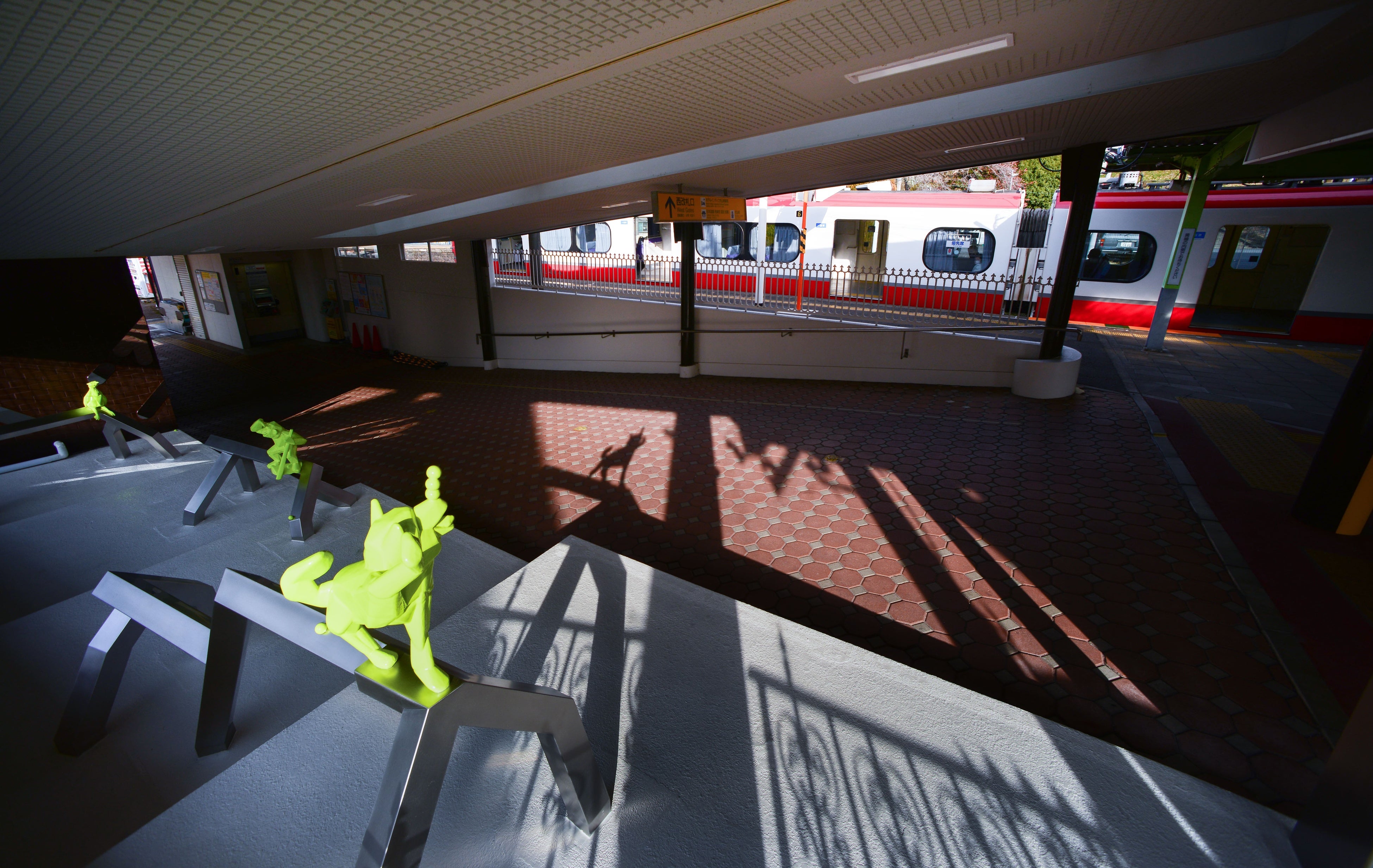 駅構内（Photography Alfie Goodrich）