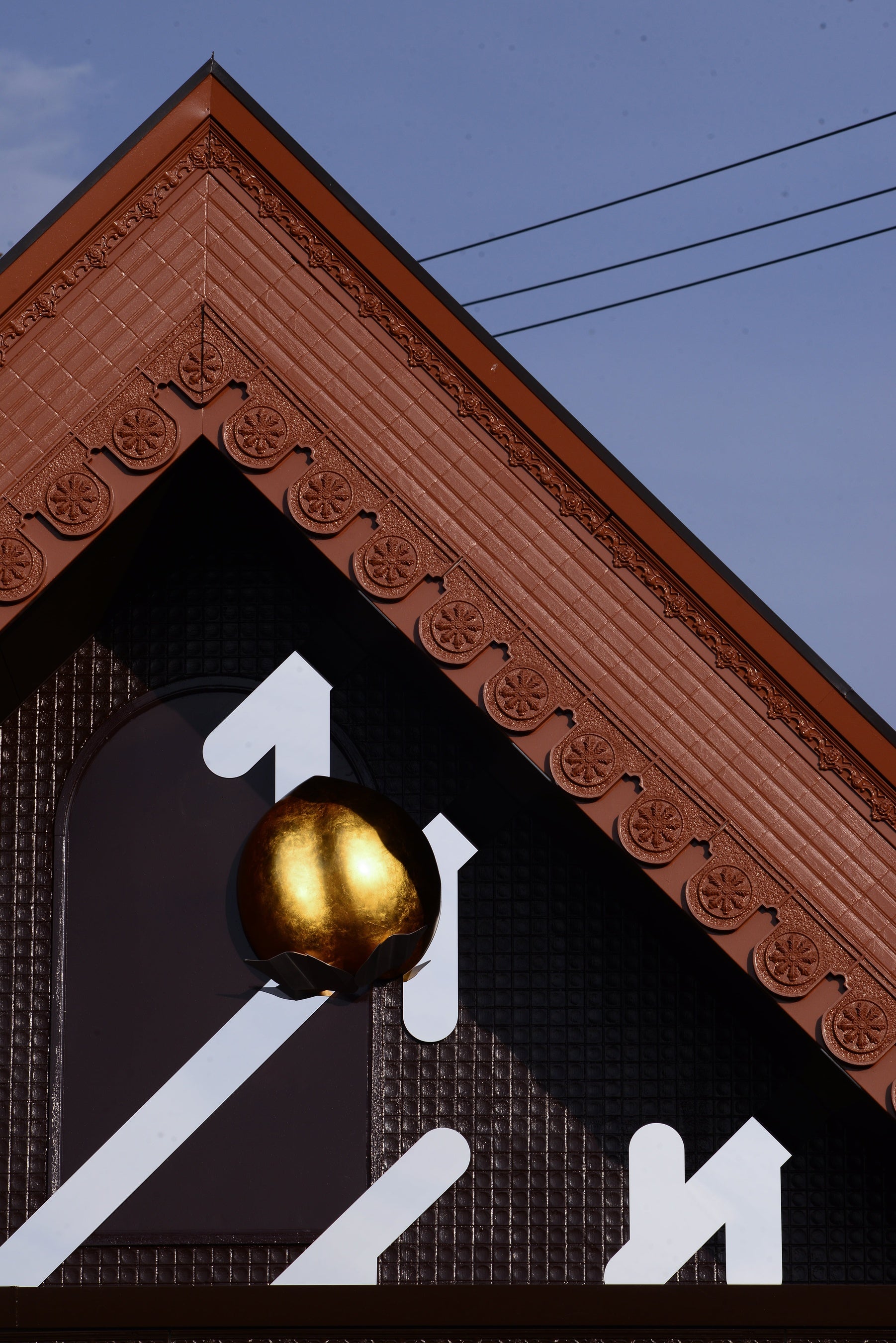 駅舎正面の作品（Photography Alfie Goodrich）