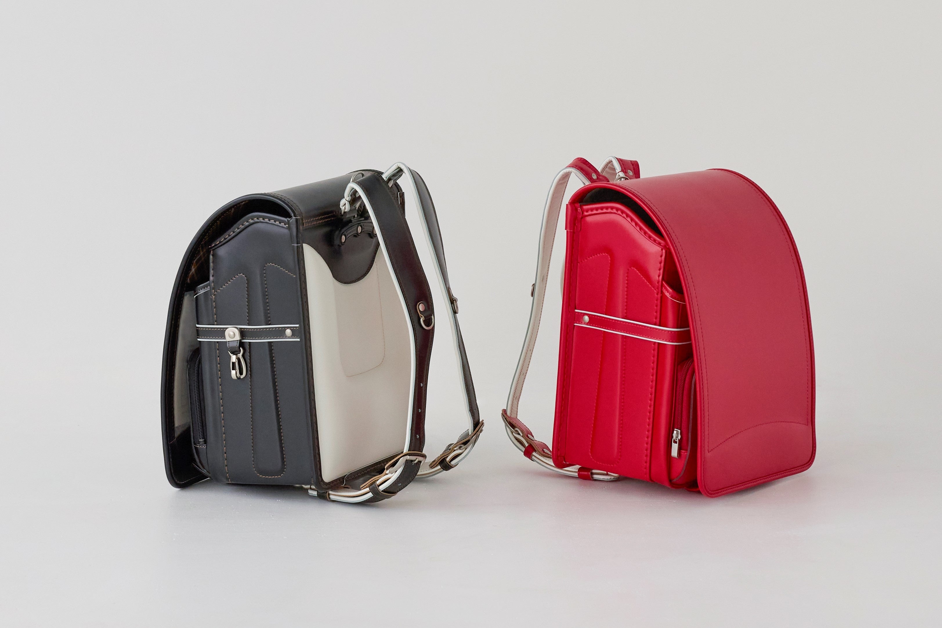 いちばんシンプルな羽倉のモデル「耐性牛革Fine（ファイン）