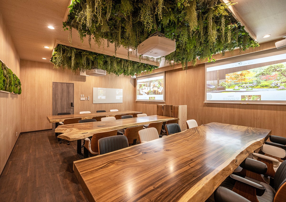 モニター付き会議室